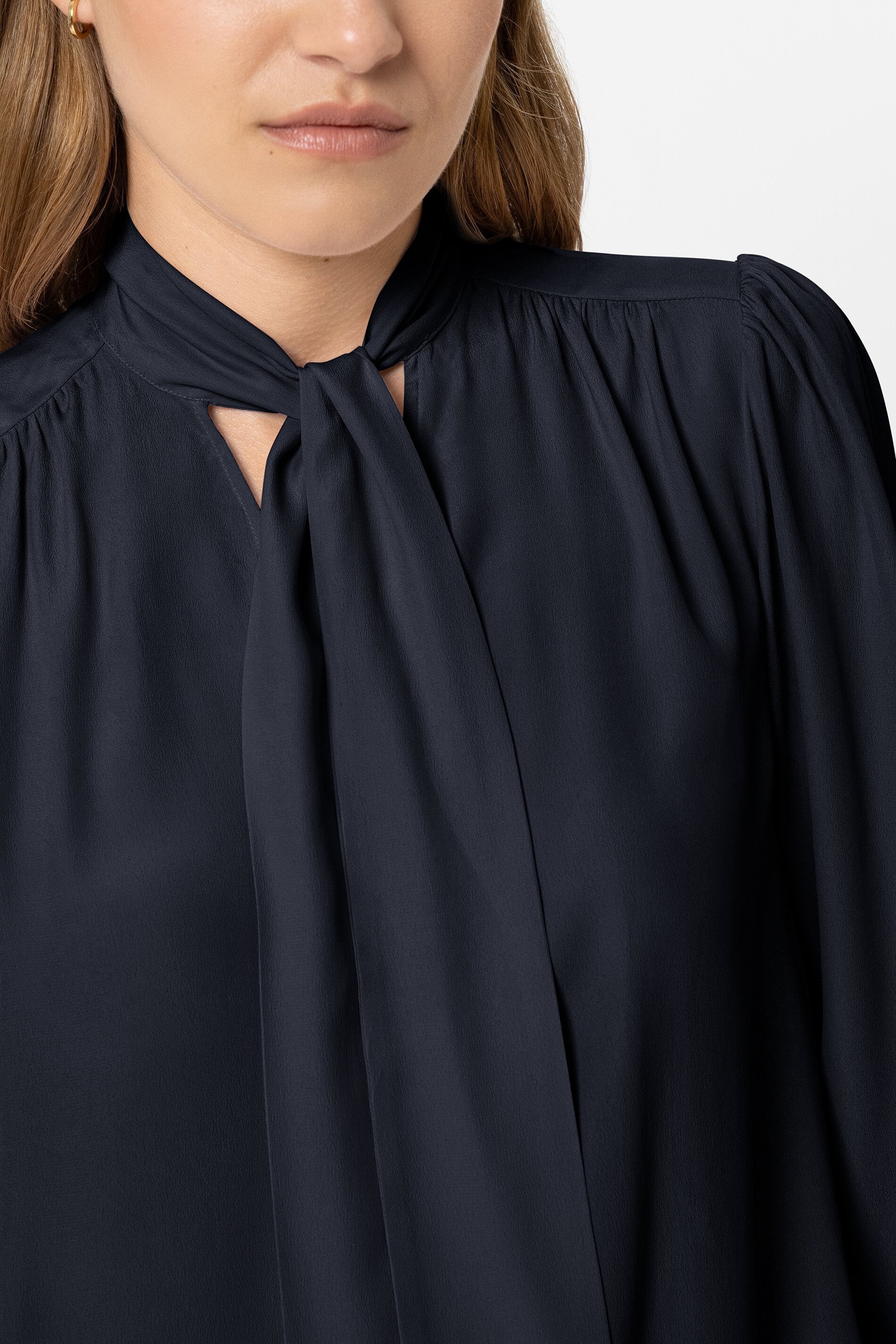 Schluppenbluse aus Seiden-Mix - winter navy - Standard | Model Detail