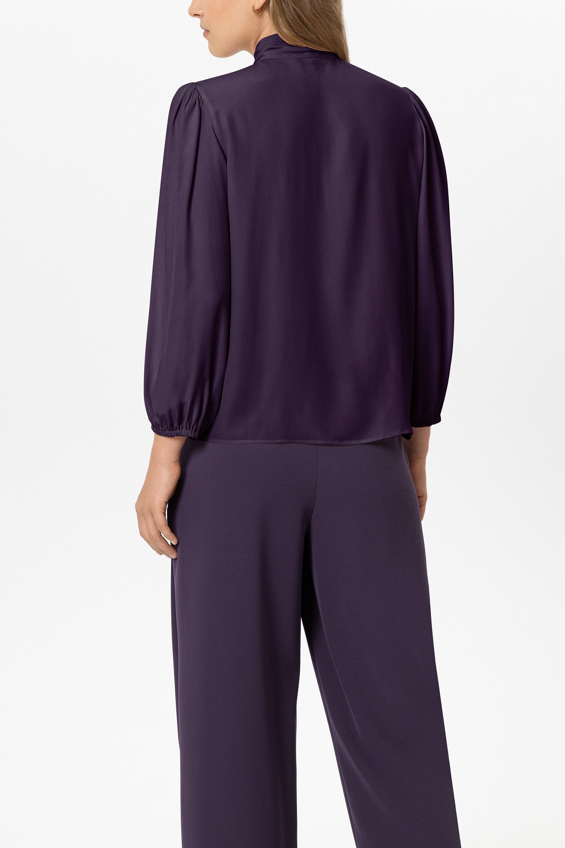 Schluppenbluse aus Seiden-Mix - plum - Standard | Model Rück