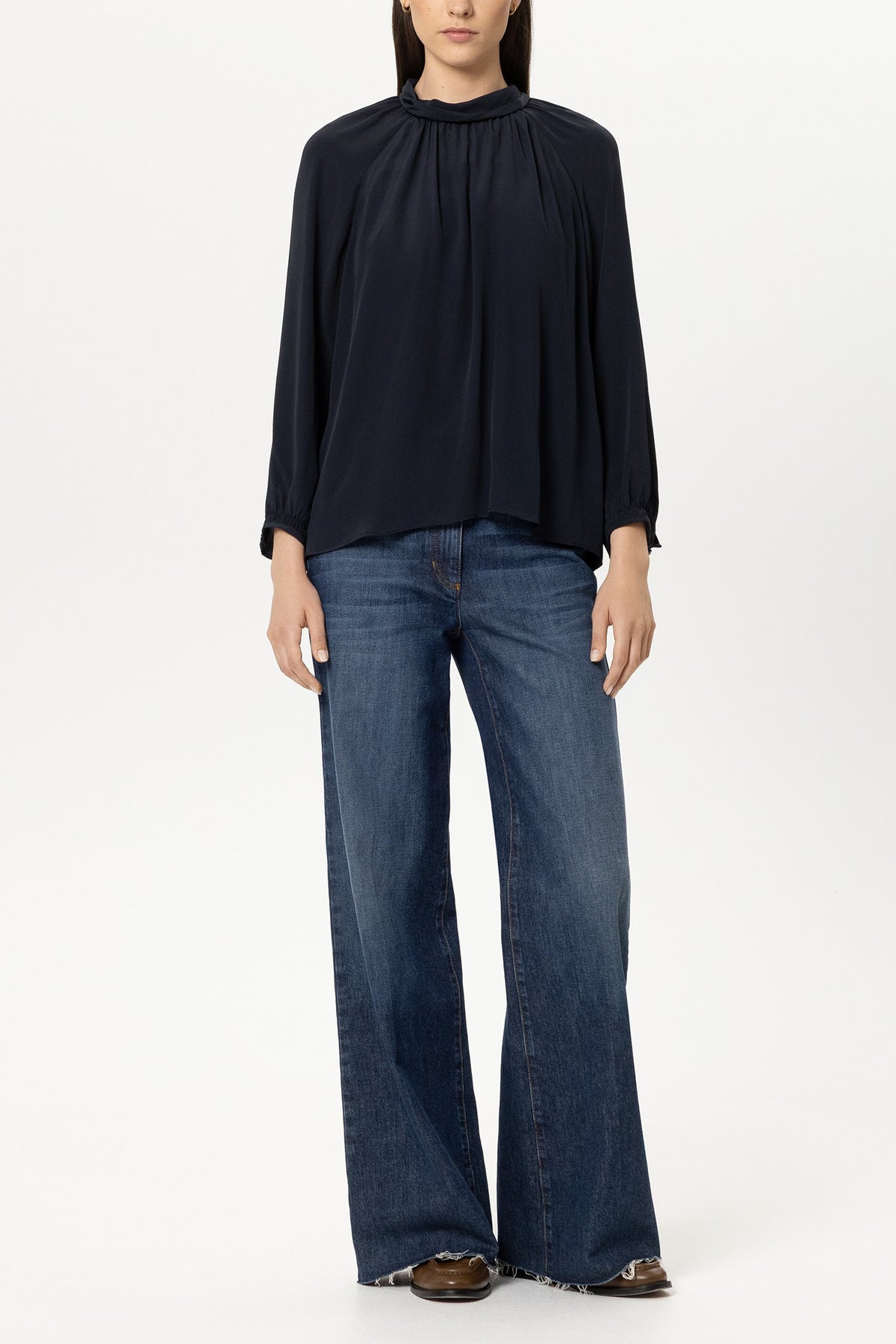 Volantbluse aus Seiden-Mix - winter navy - Standard | Model Front