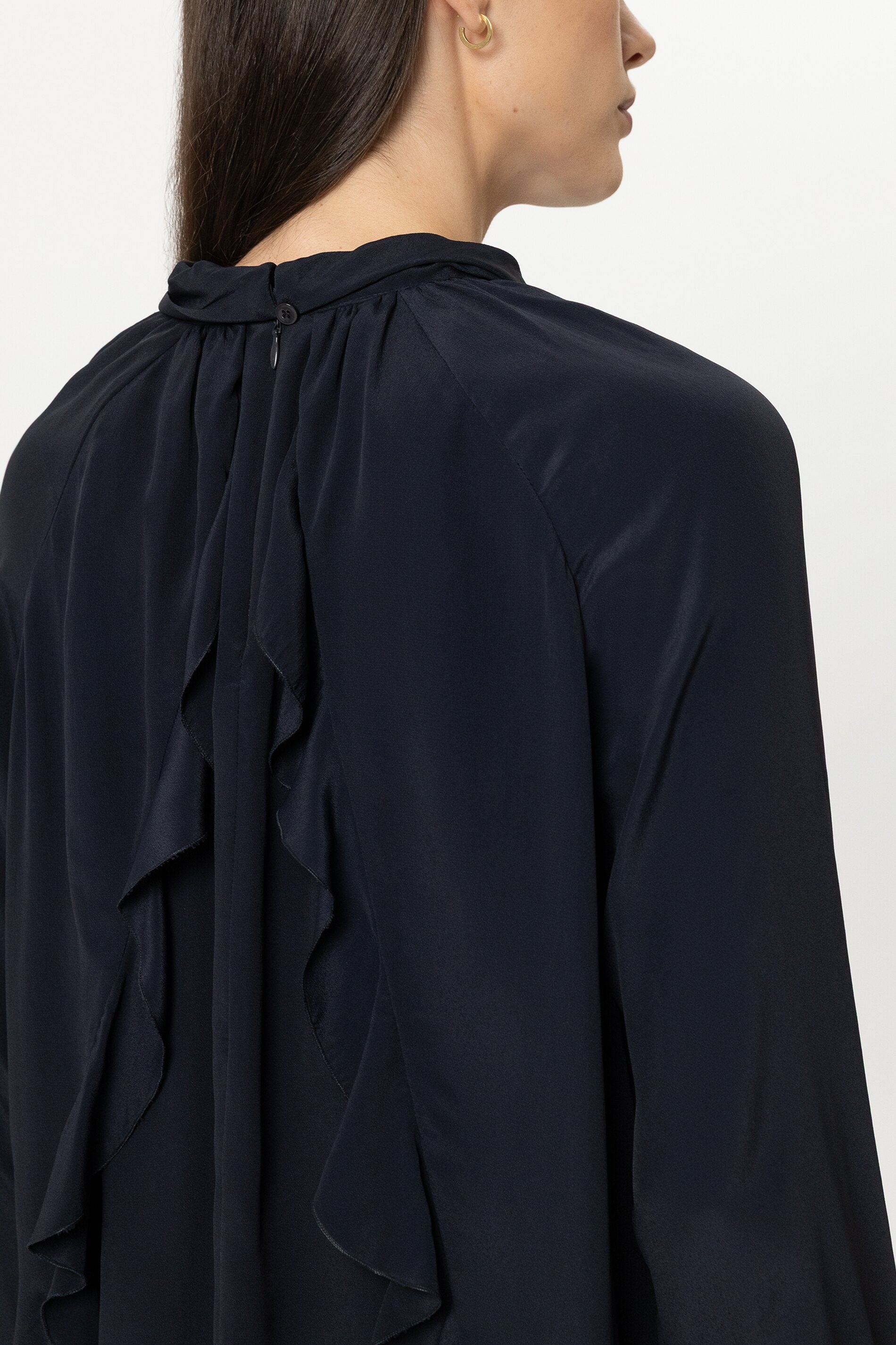 Volantbluse aus Seiden-Mix - winter navy - Standard | Model Detail