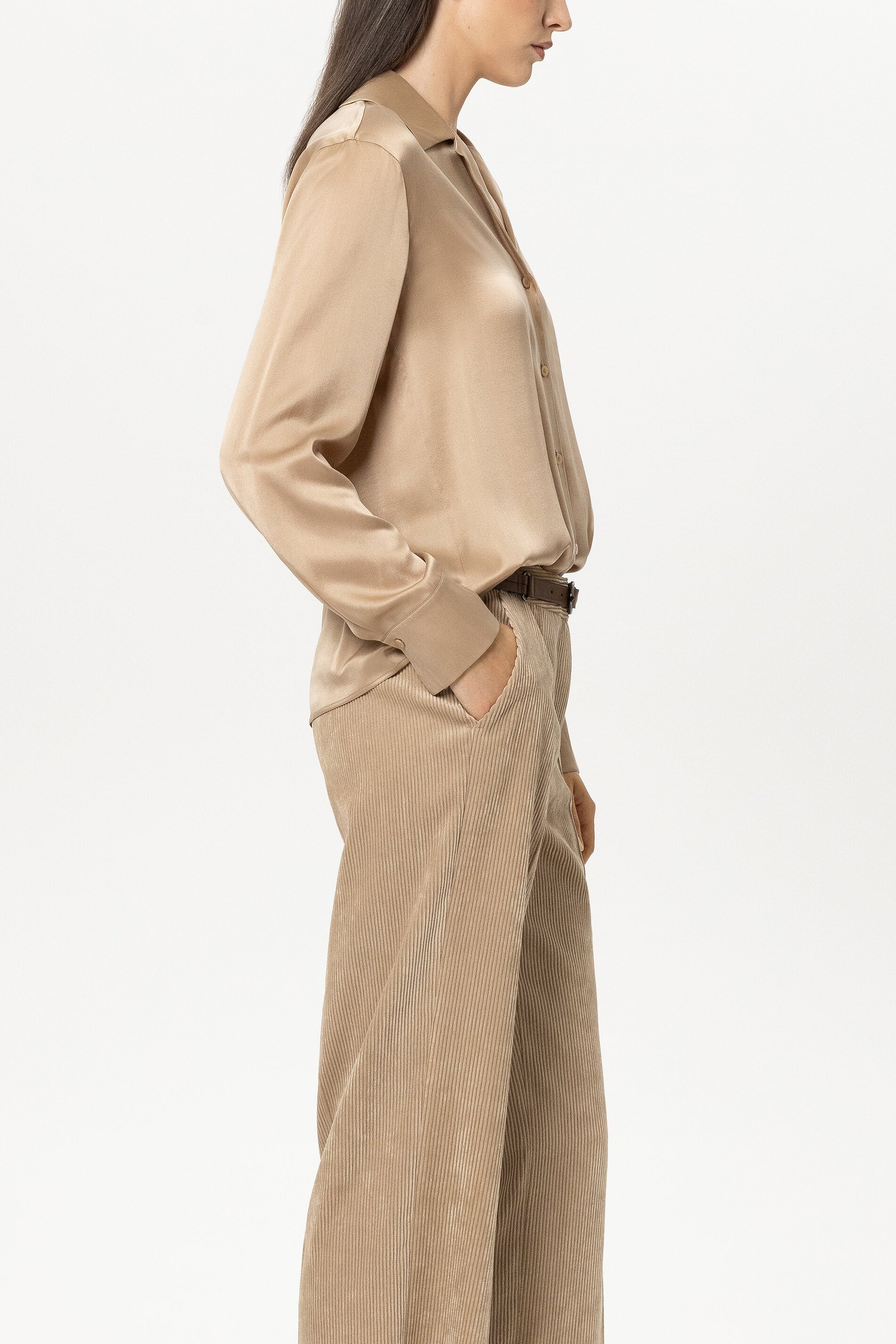 Hemdbluse aus Seiden-Mix - soft caramel - Standard | Model Seite