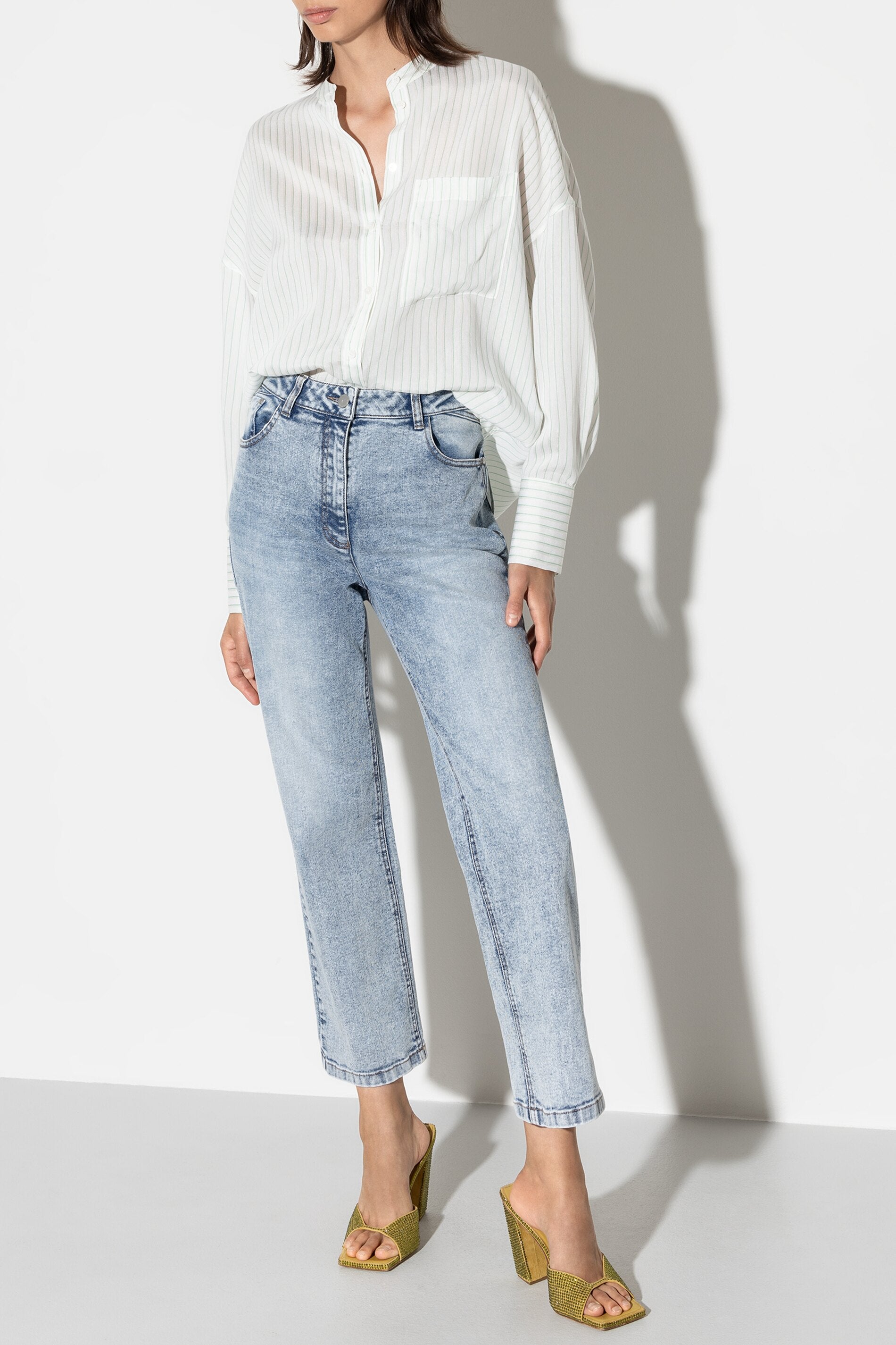 Streifenbluse aus Seiden-Mix - milk / white - Standard | Model Front