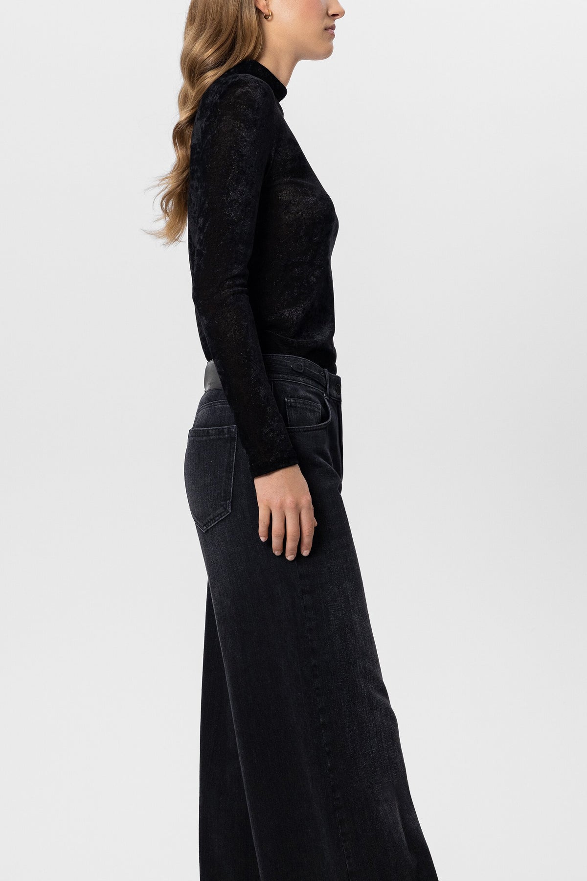 Longsleeve-Turtleneck - deep black - Standard | Model Seite