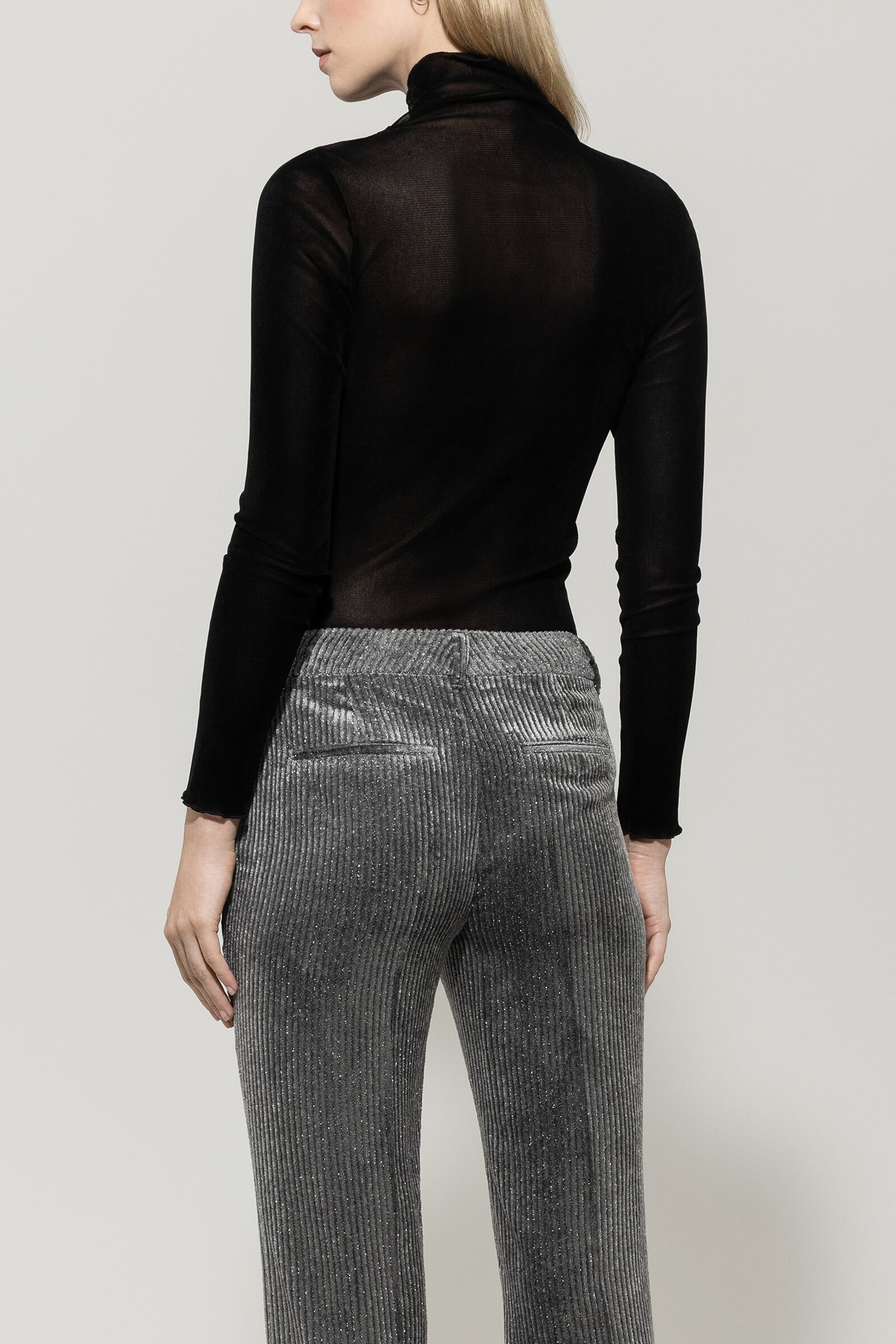 Rollkragen-Samt-Shirt - deep black - Standard | Model Rück