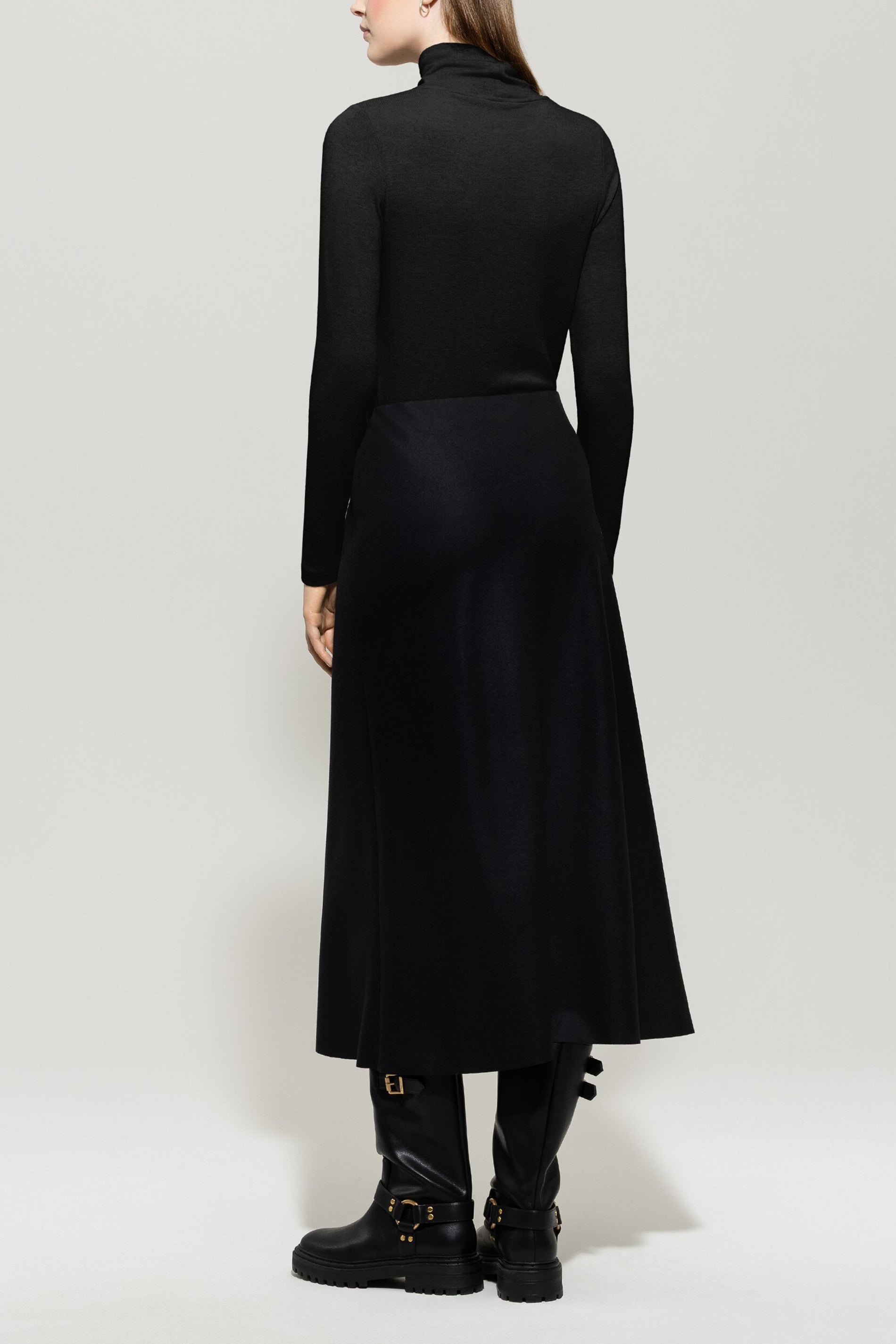 Langarm-Rolli - deep black - Standard | Model Rück