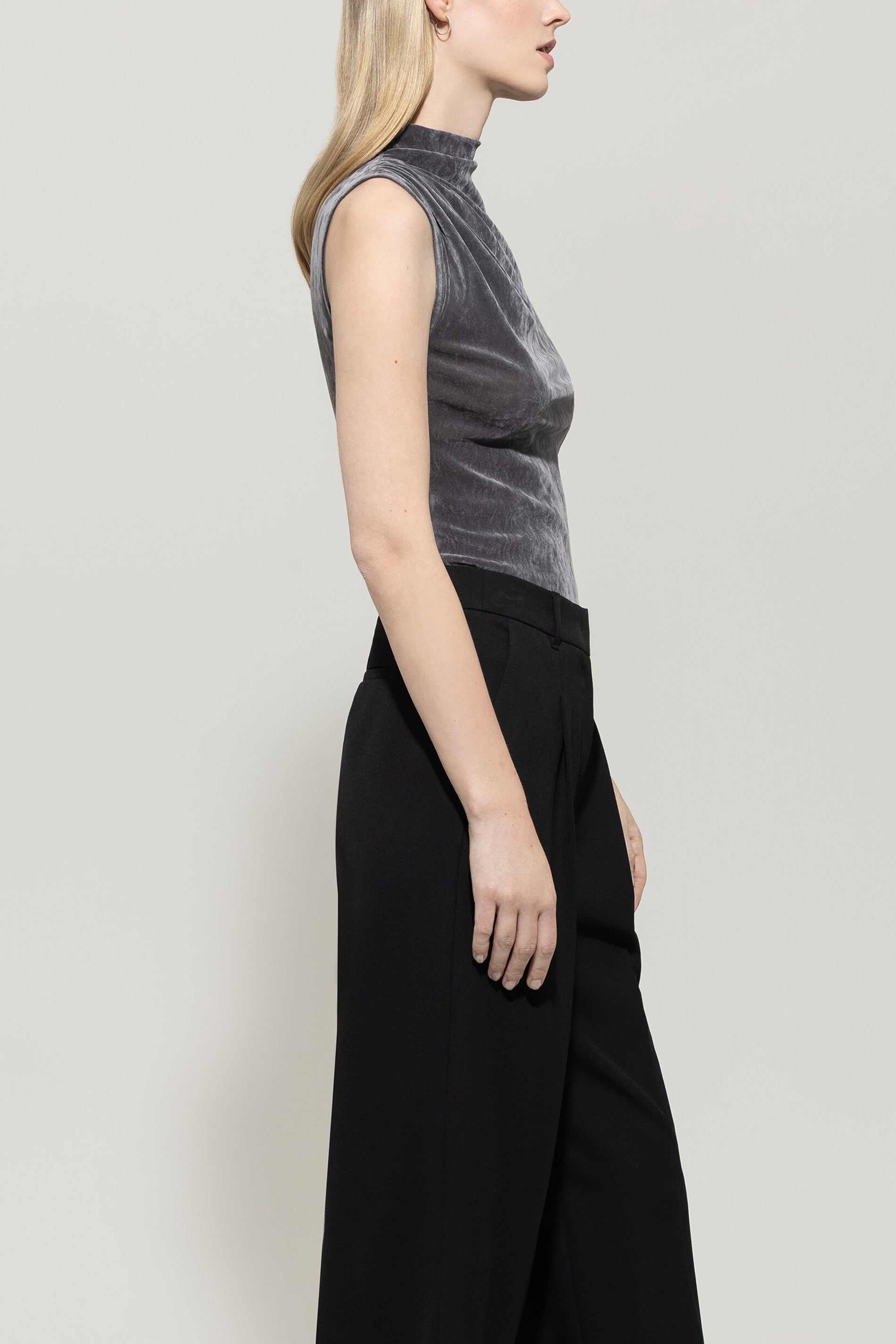 Turtleneck-Samt-Top - urban grey - Standard | Model Seite