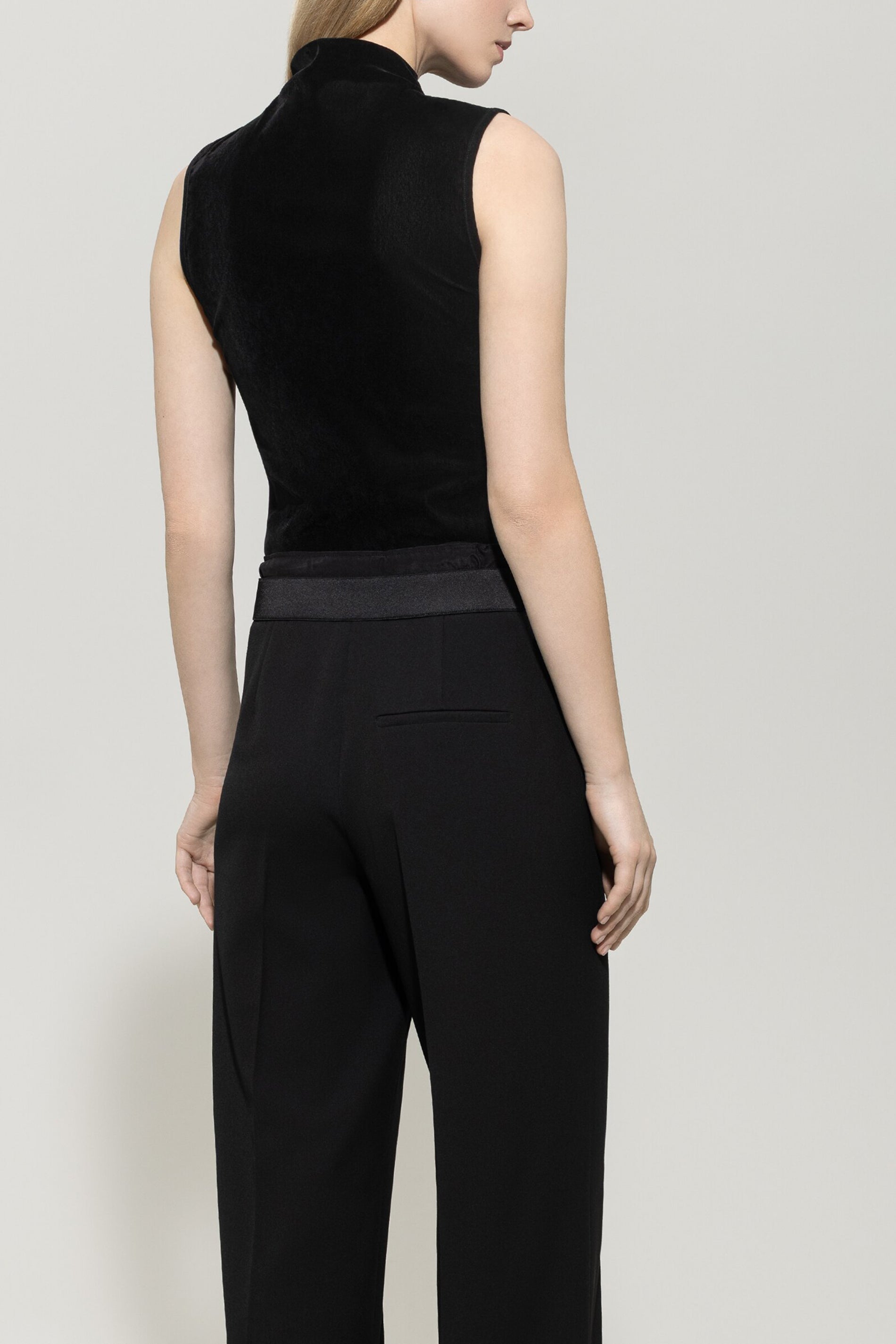 Turtleneck-Samt-Top - deep black - Standard | Model Rück