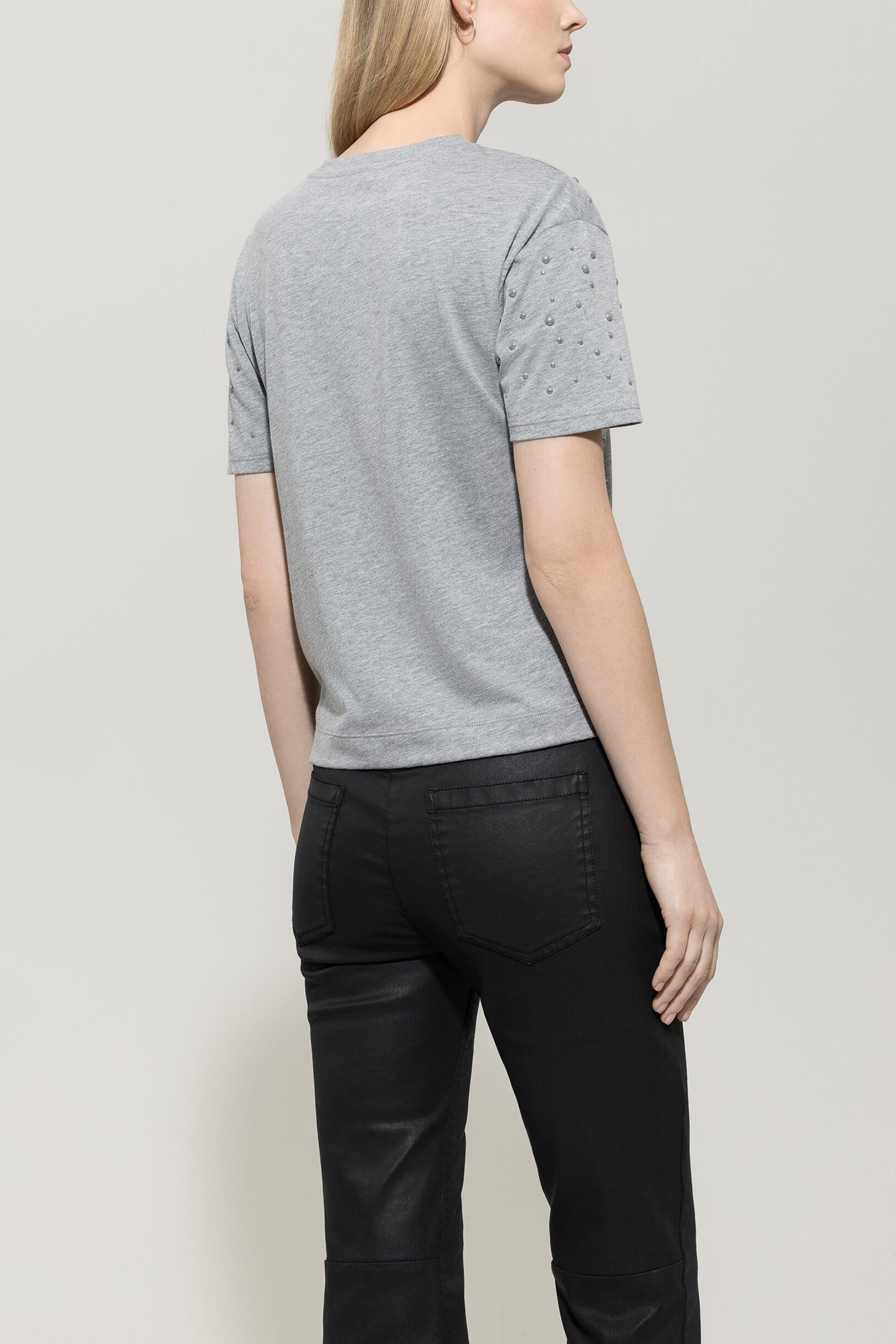 T-Shirt mit Perlendetails - urban grey - Standard | Model Rück