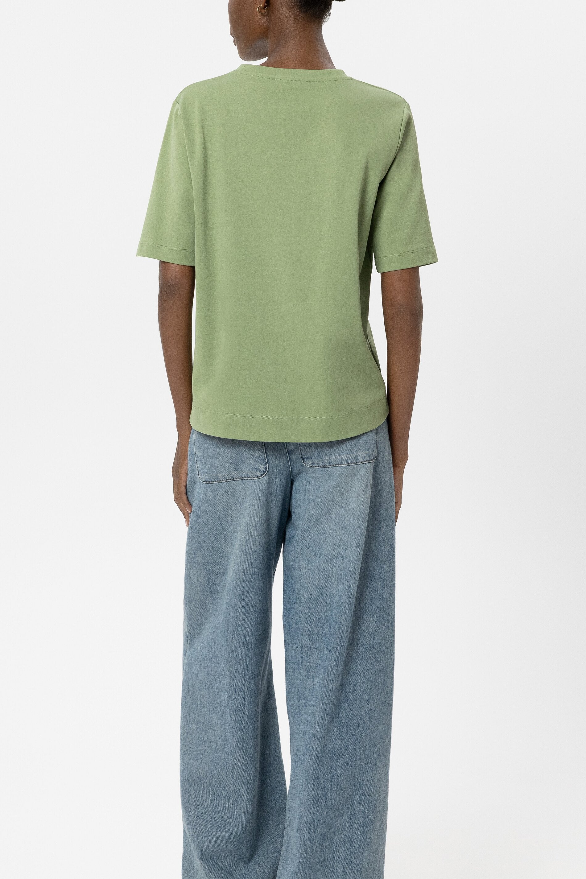Basic-T-Shirt - moss green - Standard | Model Rück