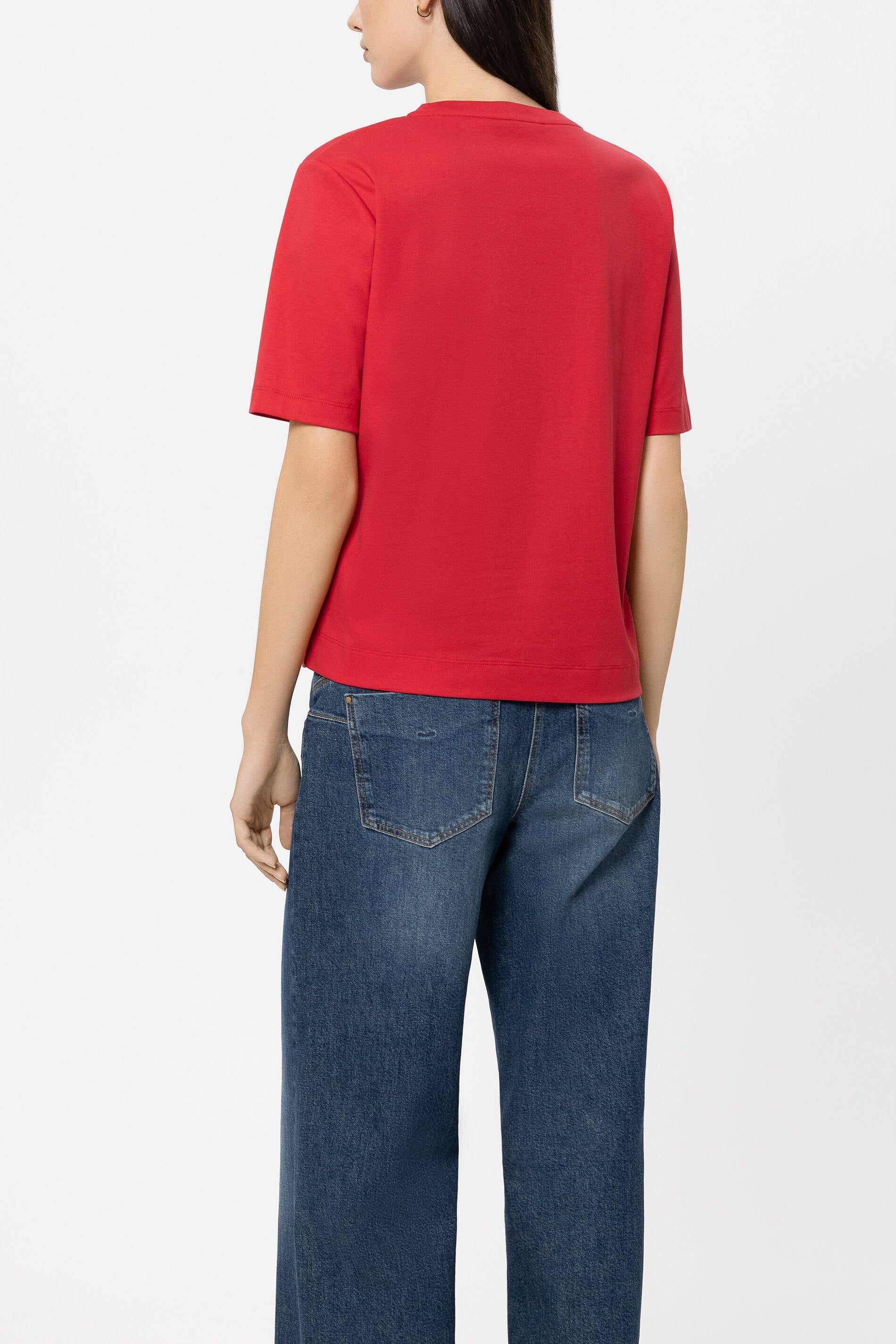 Basic-T-Shirt - cherry red - Standard | Model Rück