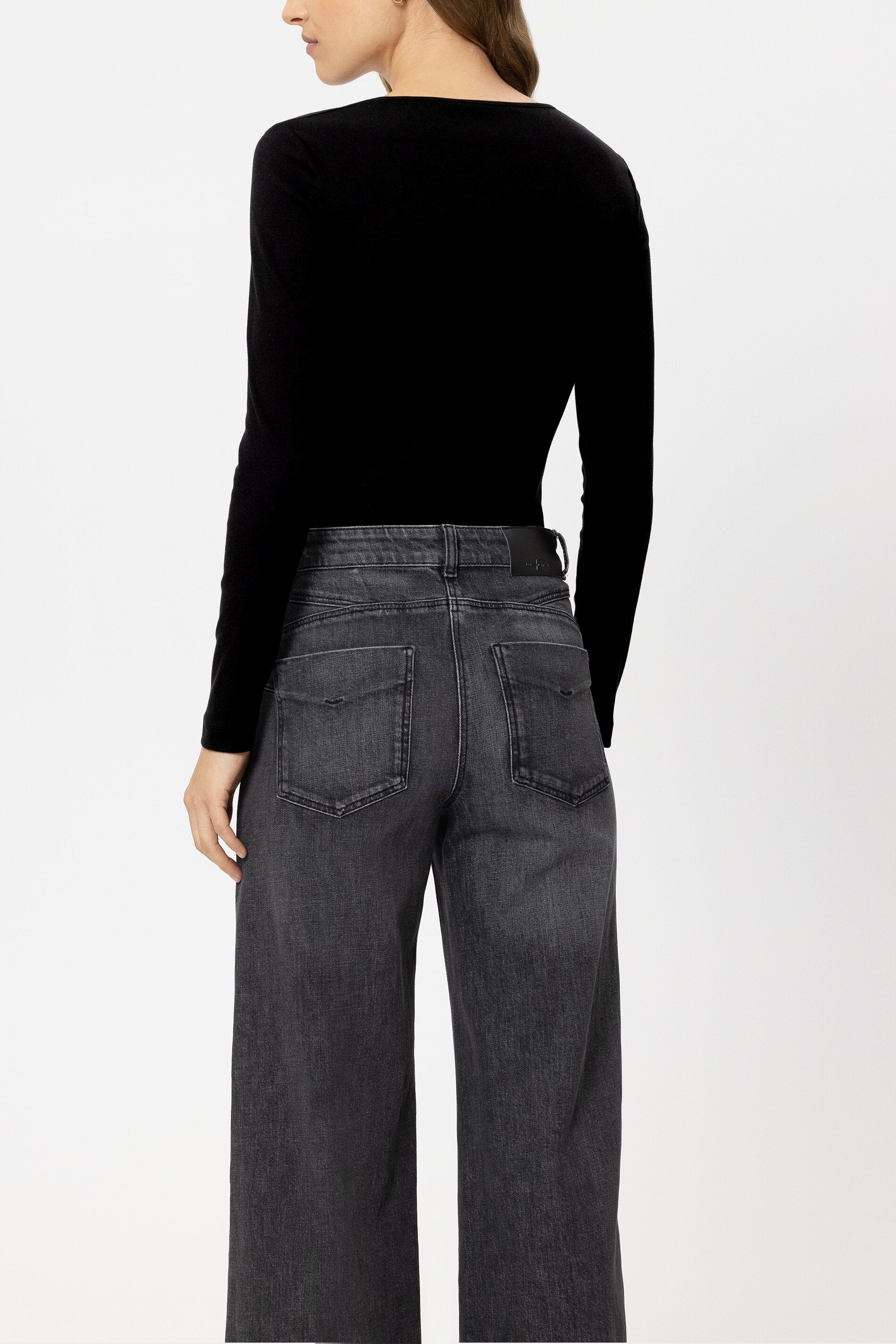 Rippshirt mit Carré-Ausschnitt - black - Standard | Model Rück