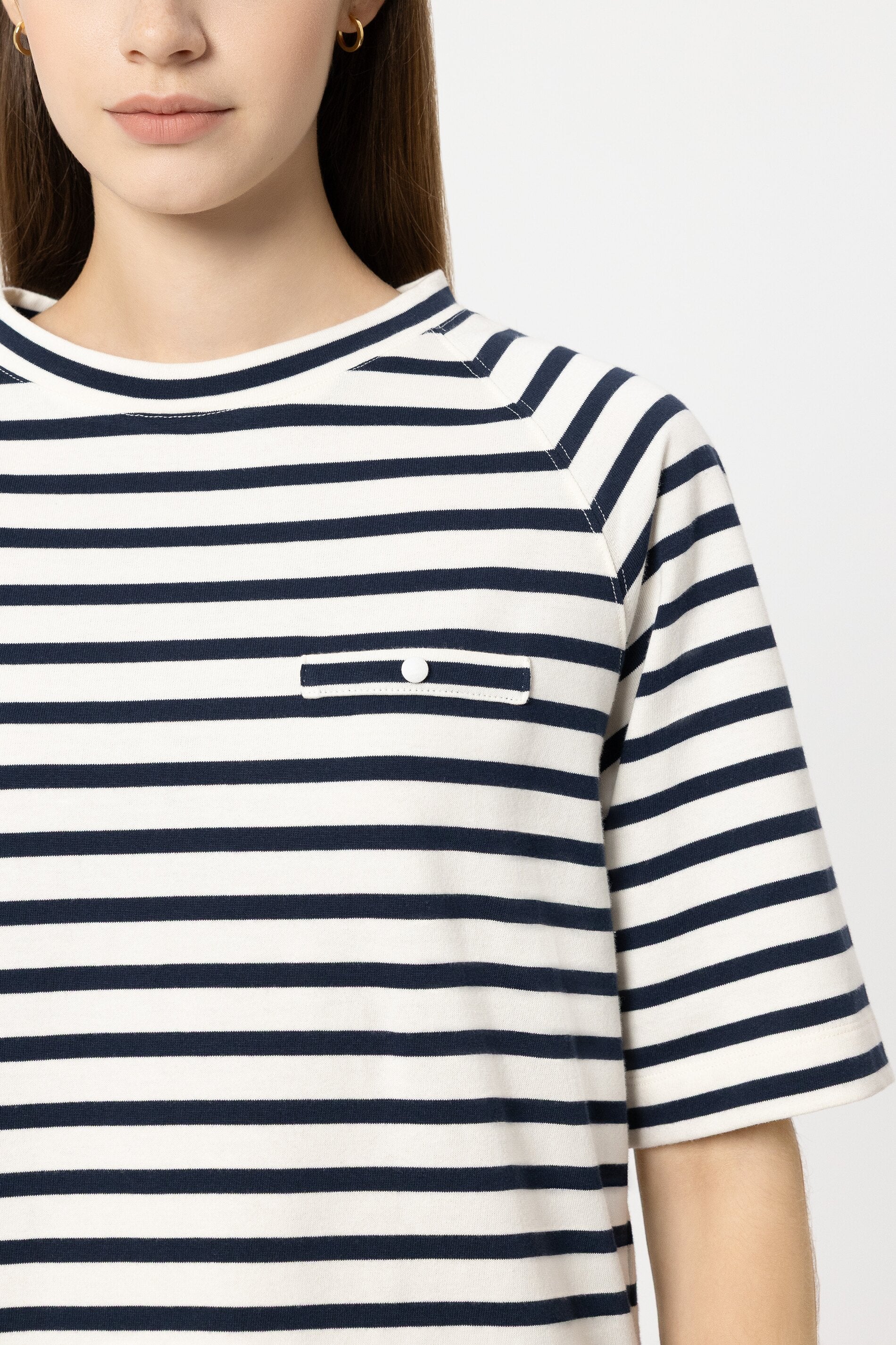 Ringel-Shirt mit Knopf-Detail - navy blue / cream - Standard | Model Detail