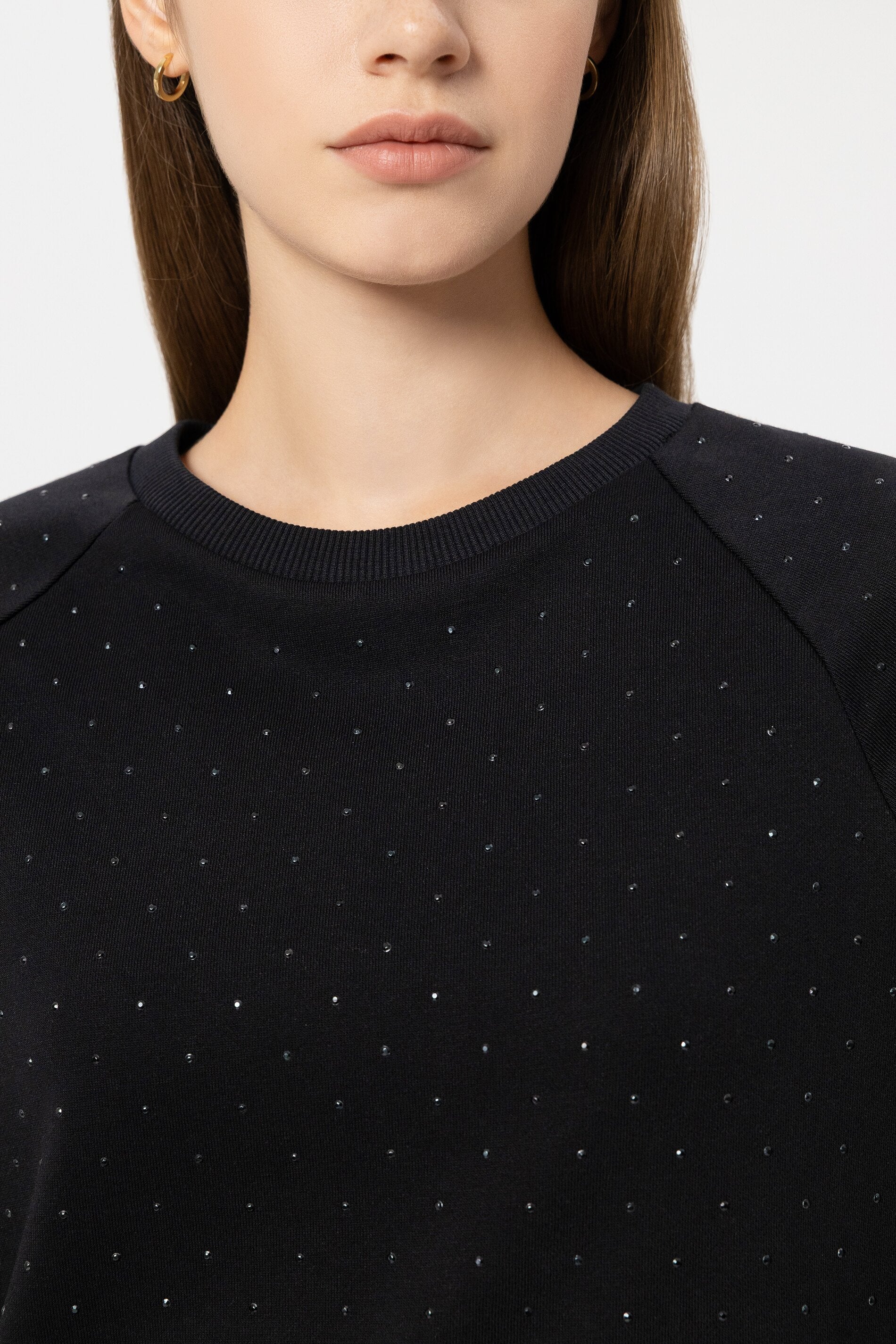 Sweatshirt mit Schmucksteinen - pure black - Standard | Model Detail