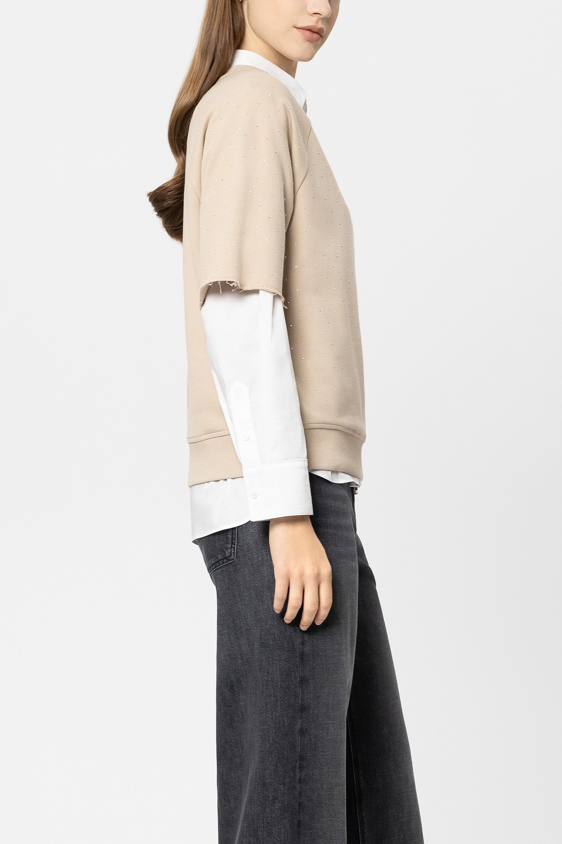 Sweatshirt mit Schmucksteinen - soft camel - Standard | Model Seite