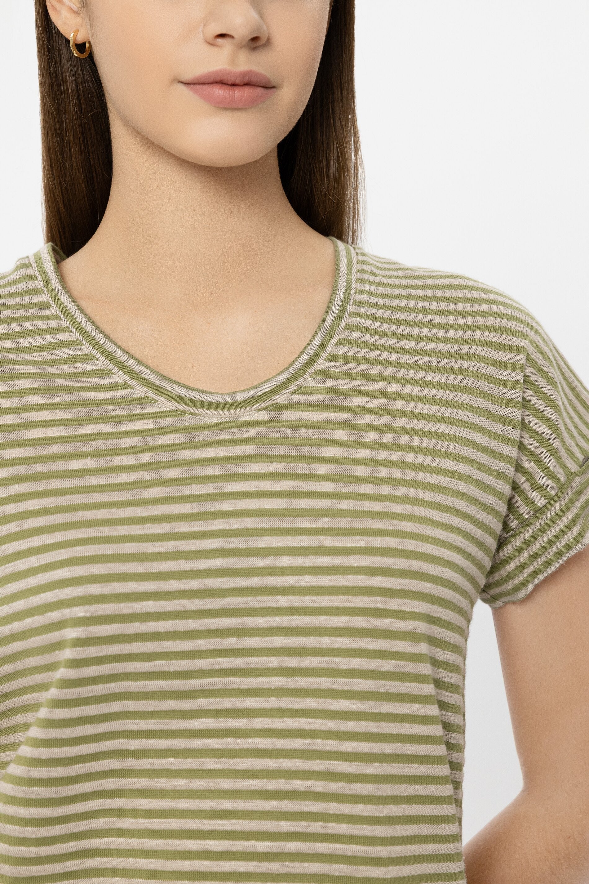 Leinen-Ringel-T-Shirt - sand / moss green - Standard | Model Detail