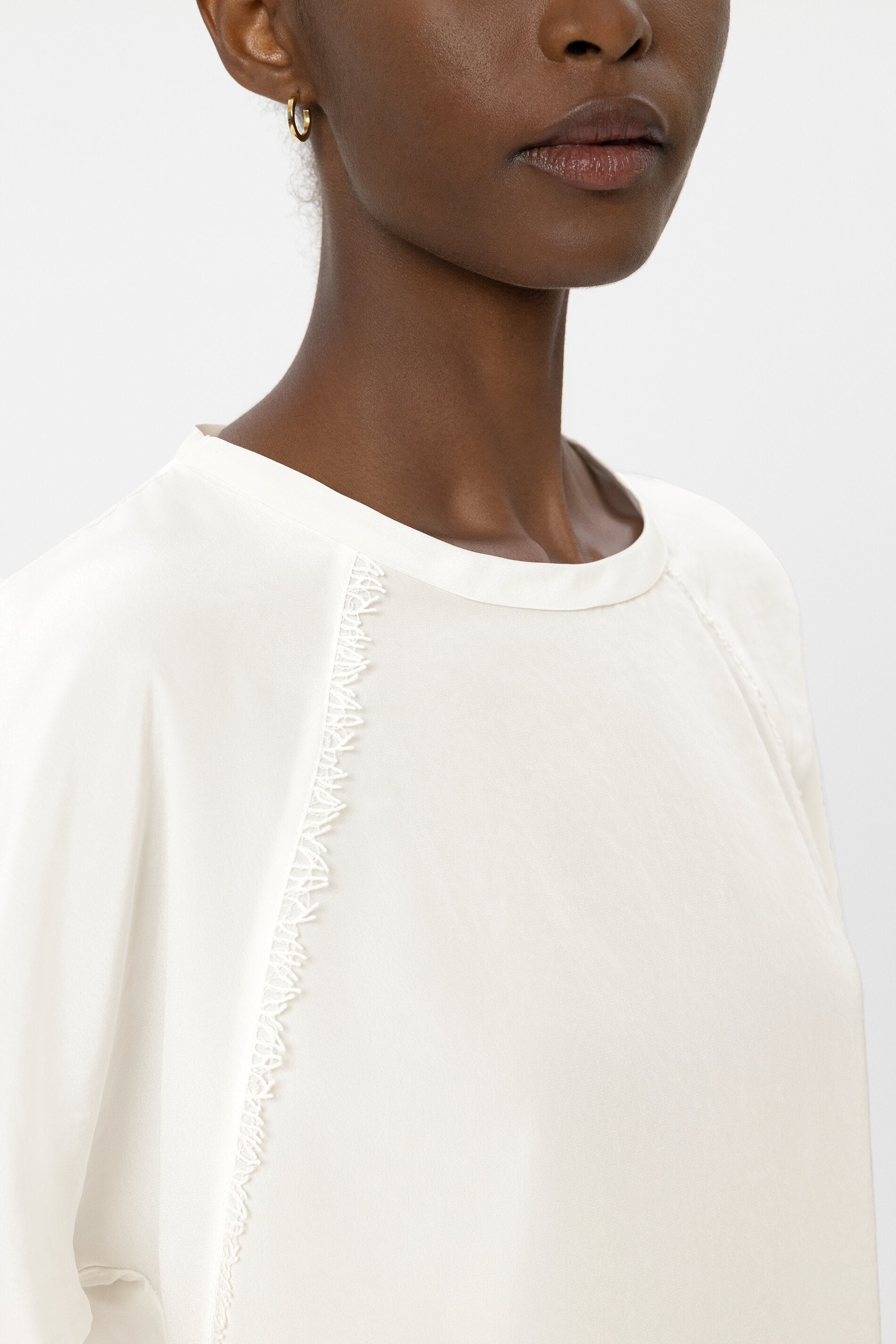 T-Shirt mit Rück-Patch - off white - Standard | Model Detail