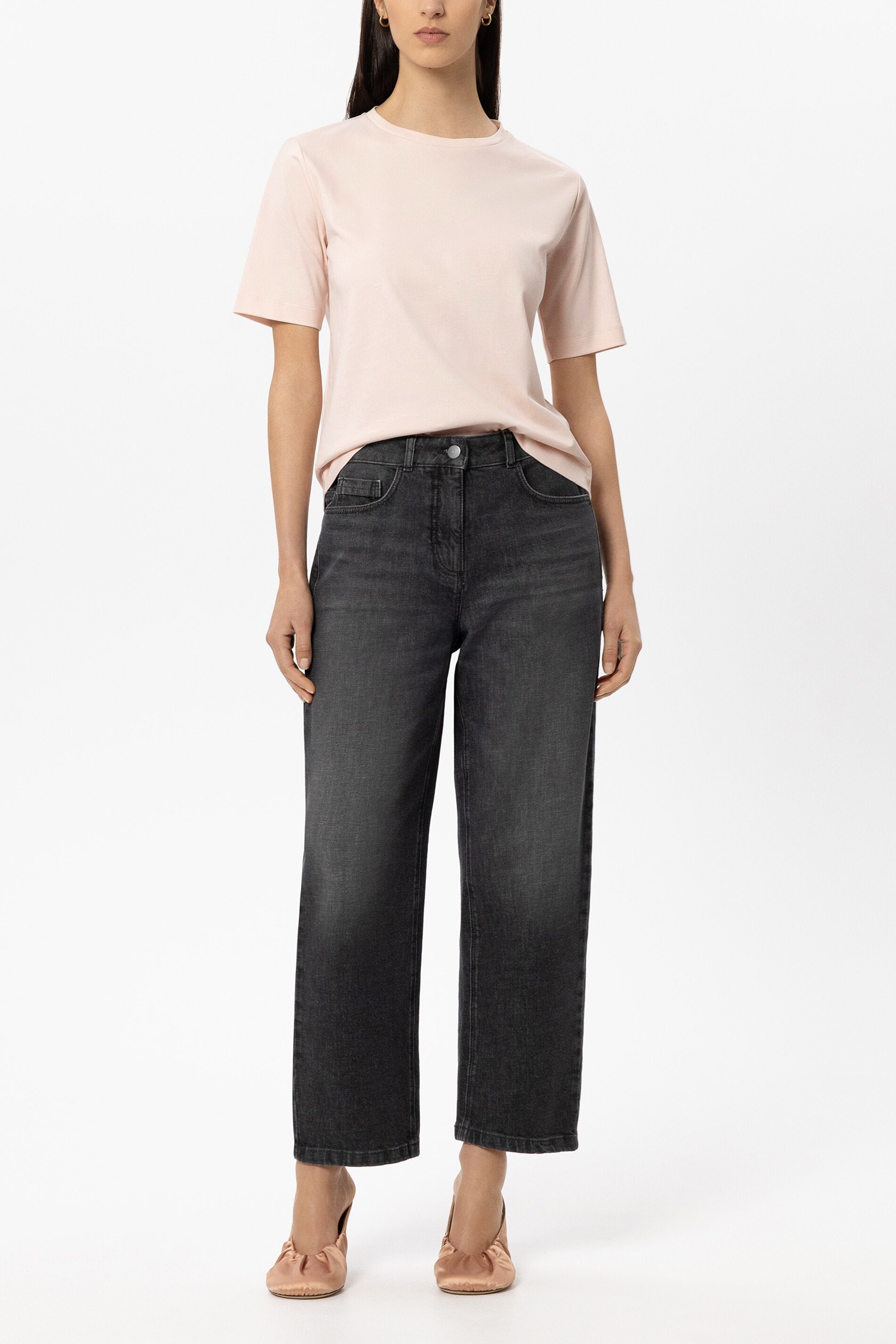 T-Shirt aus Organic-Cotton - powder - Standard | Model Front