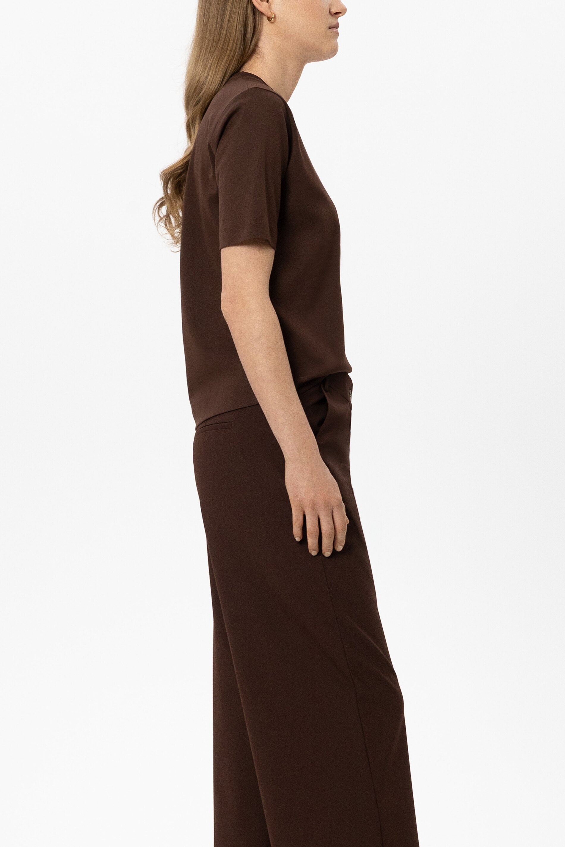 T-Shirt aus Organic-Cotton - marone - Standard | Model Seite