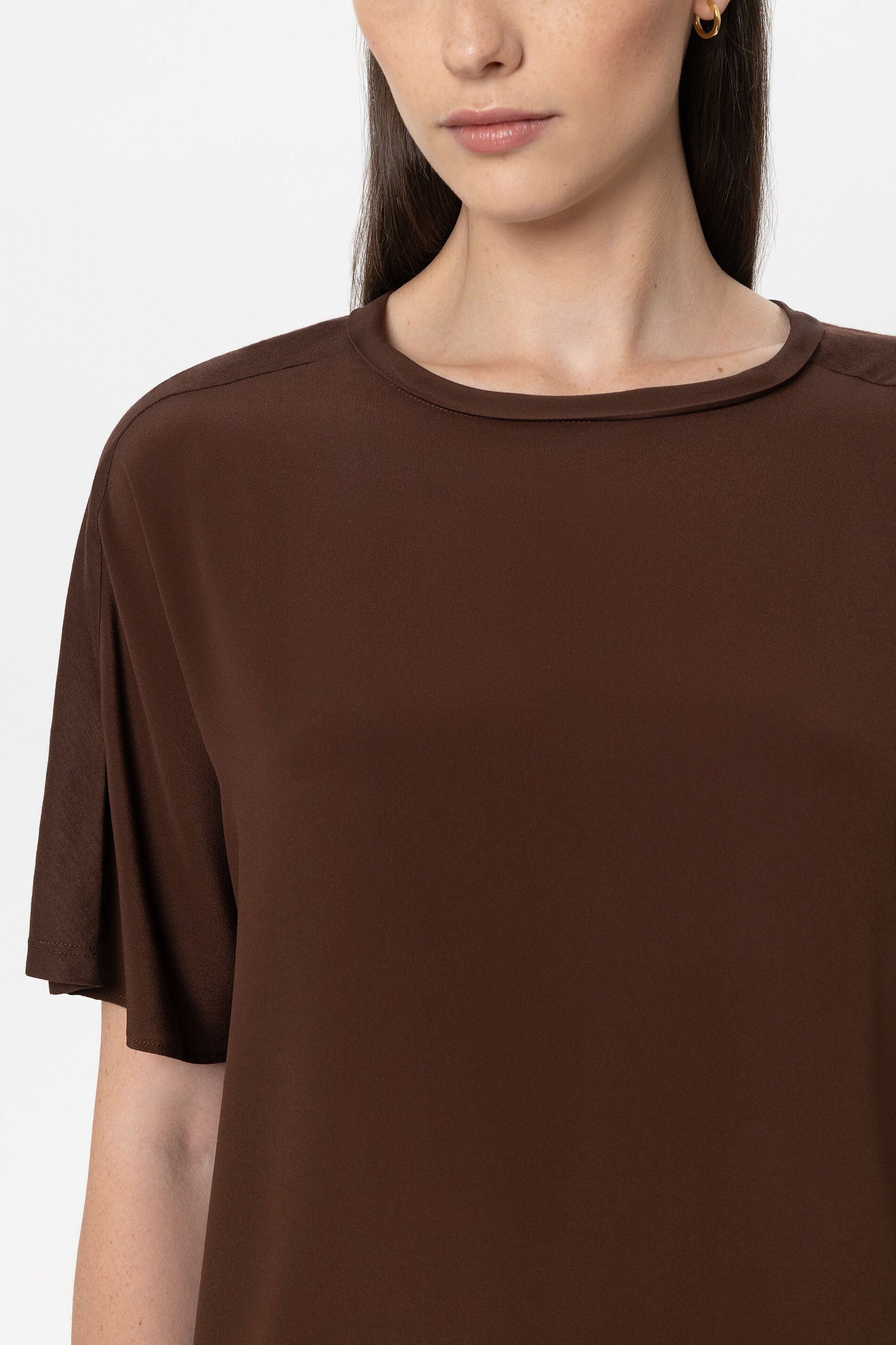 T-Shirt aus Seiden-Mix - marone - Standard | Model Detail