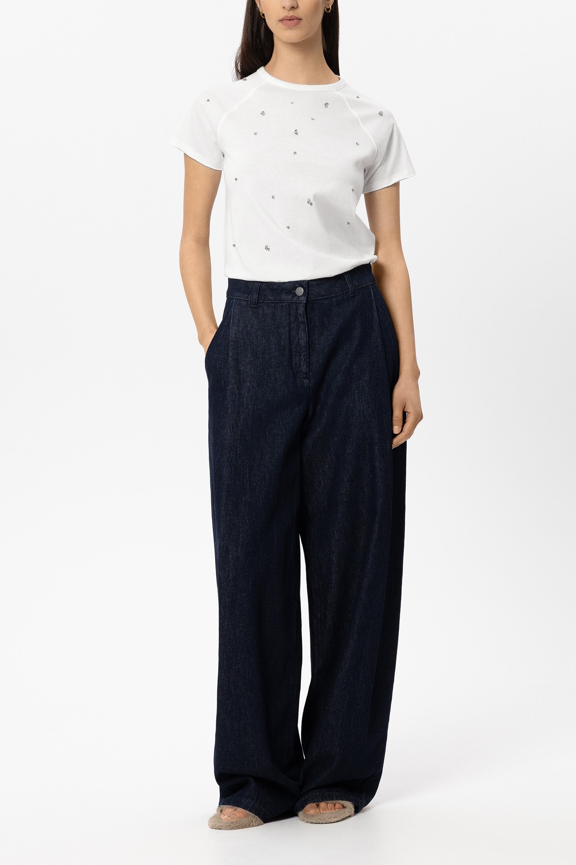 T-Shirt mit Schmucksteinen - off-white - Standard | Model Front