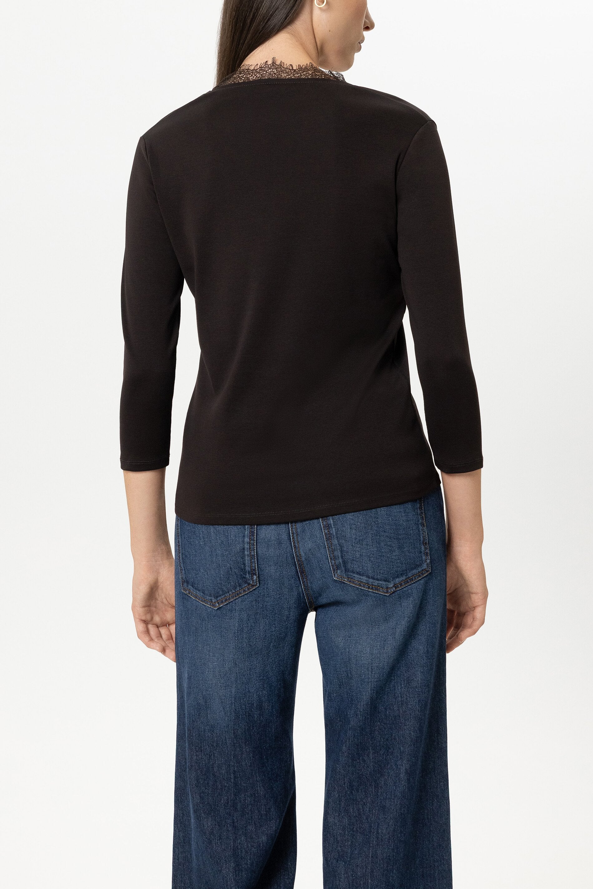 V-Neck-Shirt mit Spitze - truffle - Standard | Model Rück