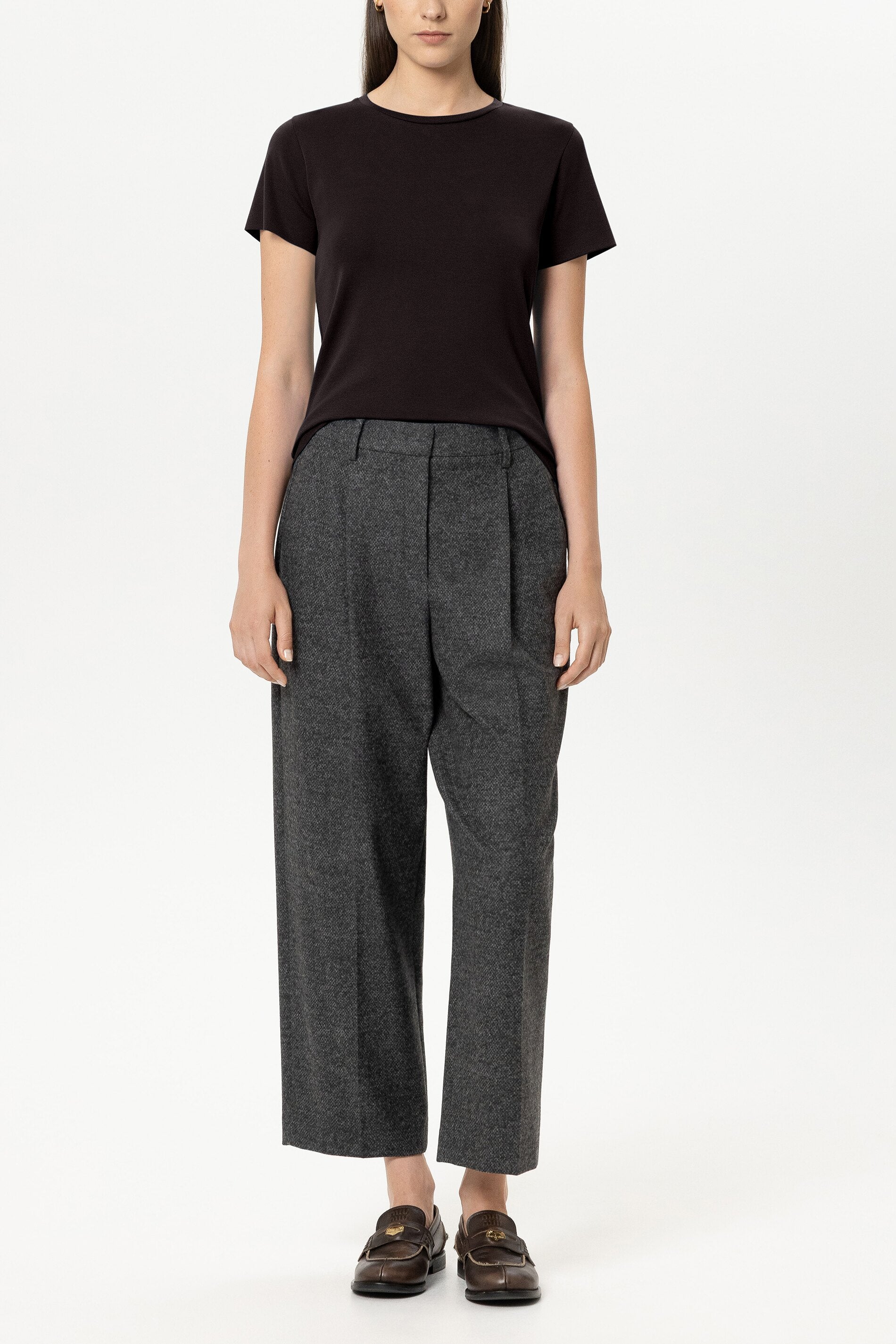 Basic-T-Shirt - truffle - Standard | Model Front