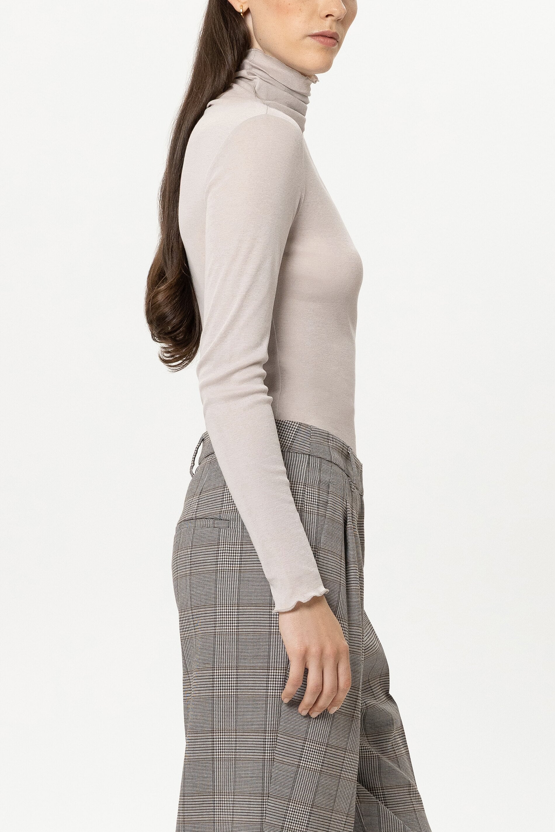 Rollkragen-Shirt - pearl - Standard | Model Seite