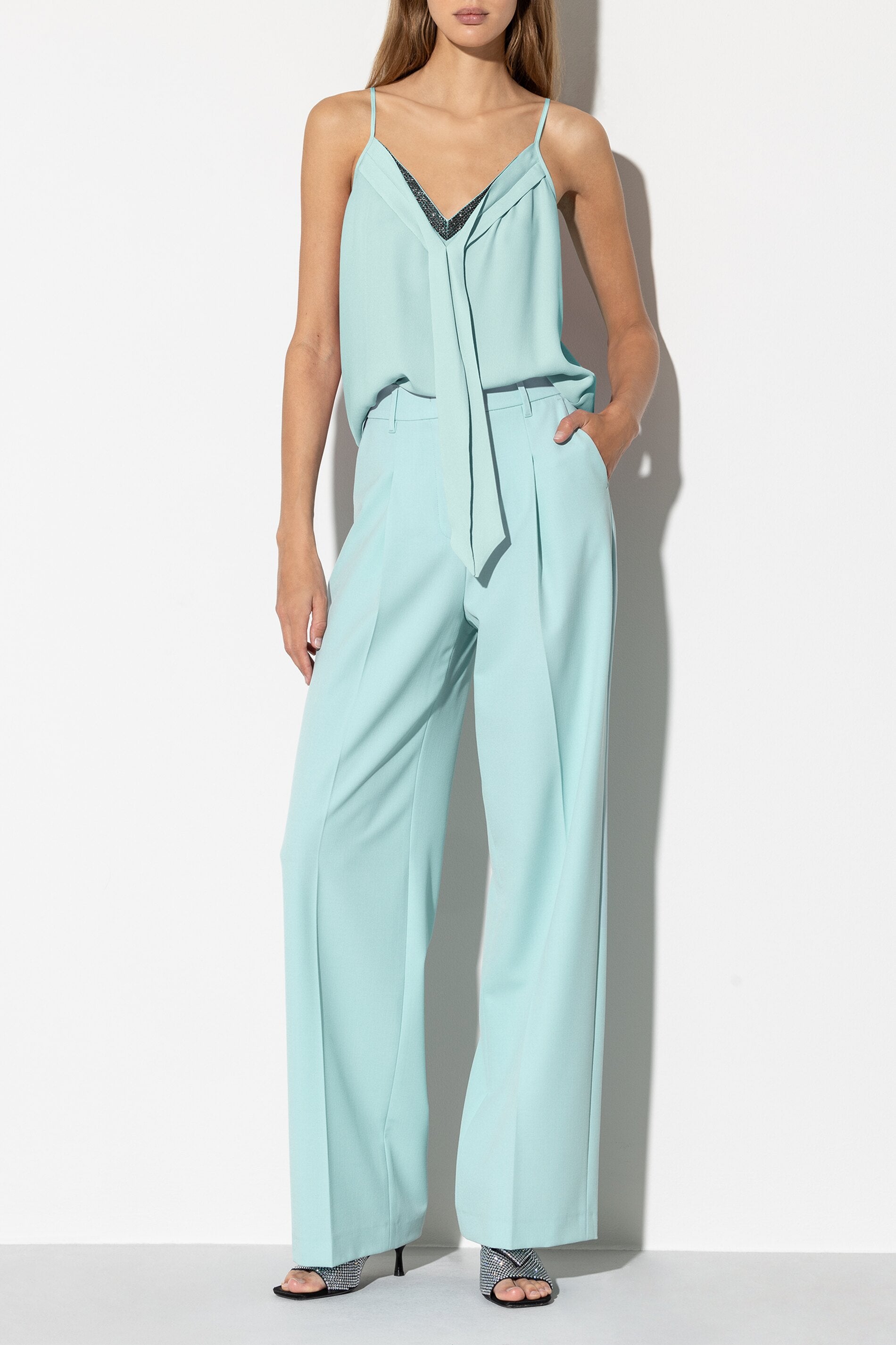 Camisole-Top aus Seiden-Mix - mineral aqua - Standard | Model Front