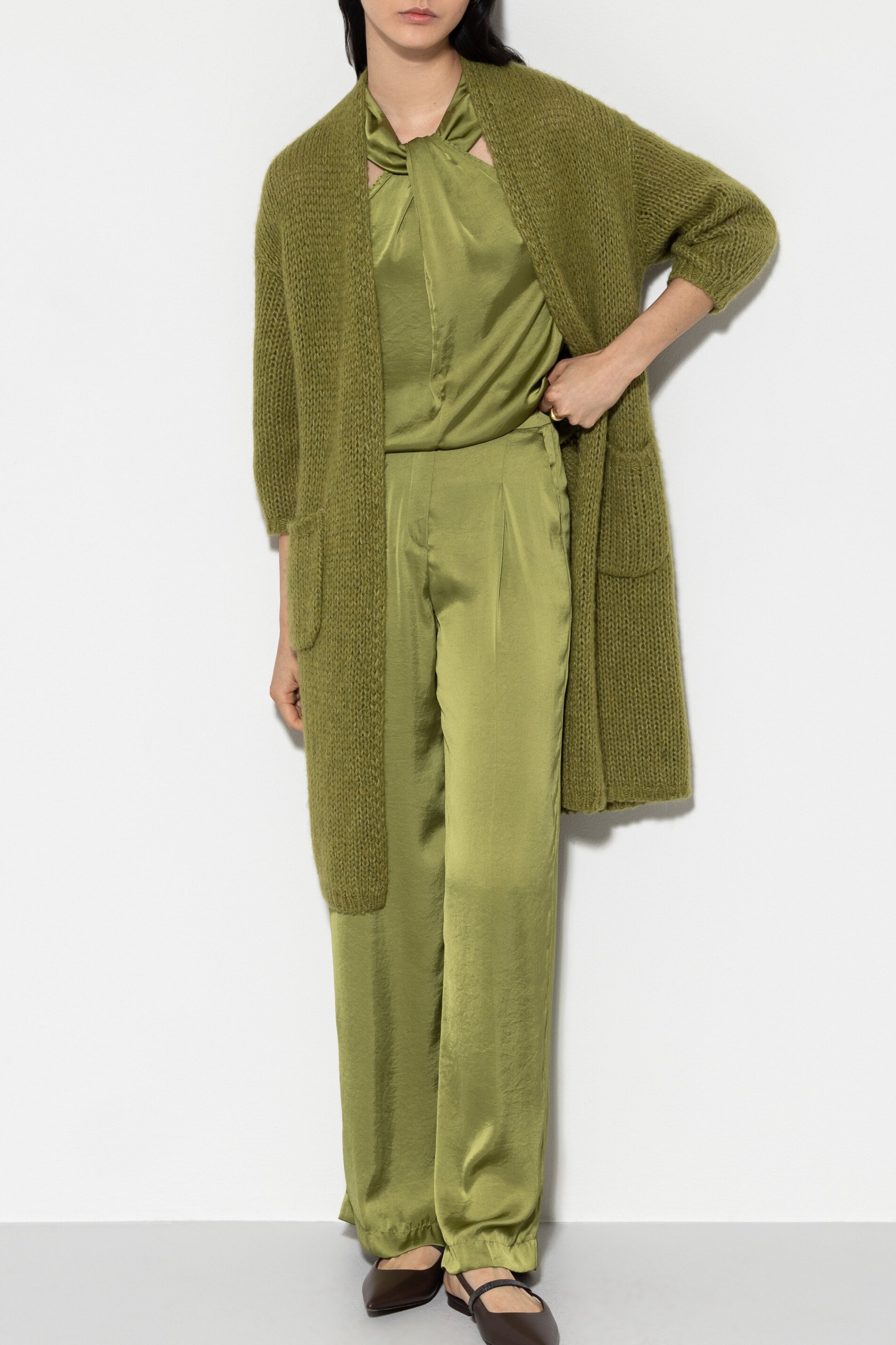 Longcardigan aus Alpaka-Mix - moss green - Standard | Model Front