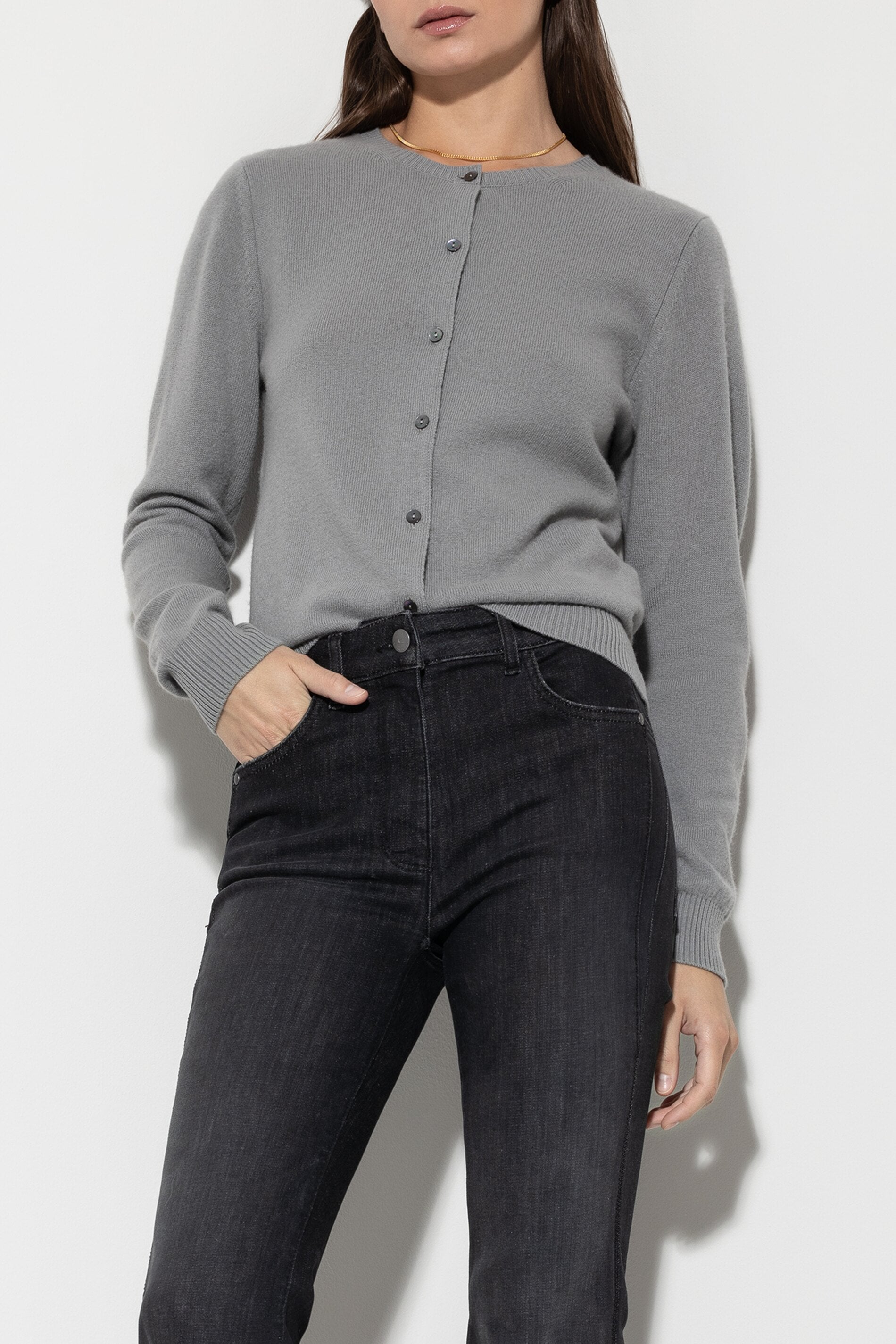 Cardigan aus Kaschmir-Mix - soft grey - Standard | Model Front