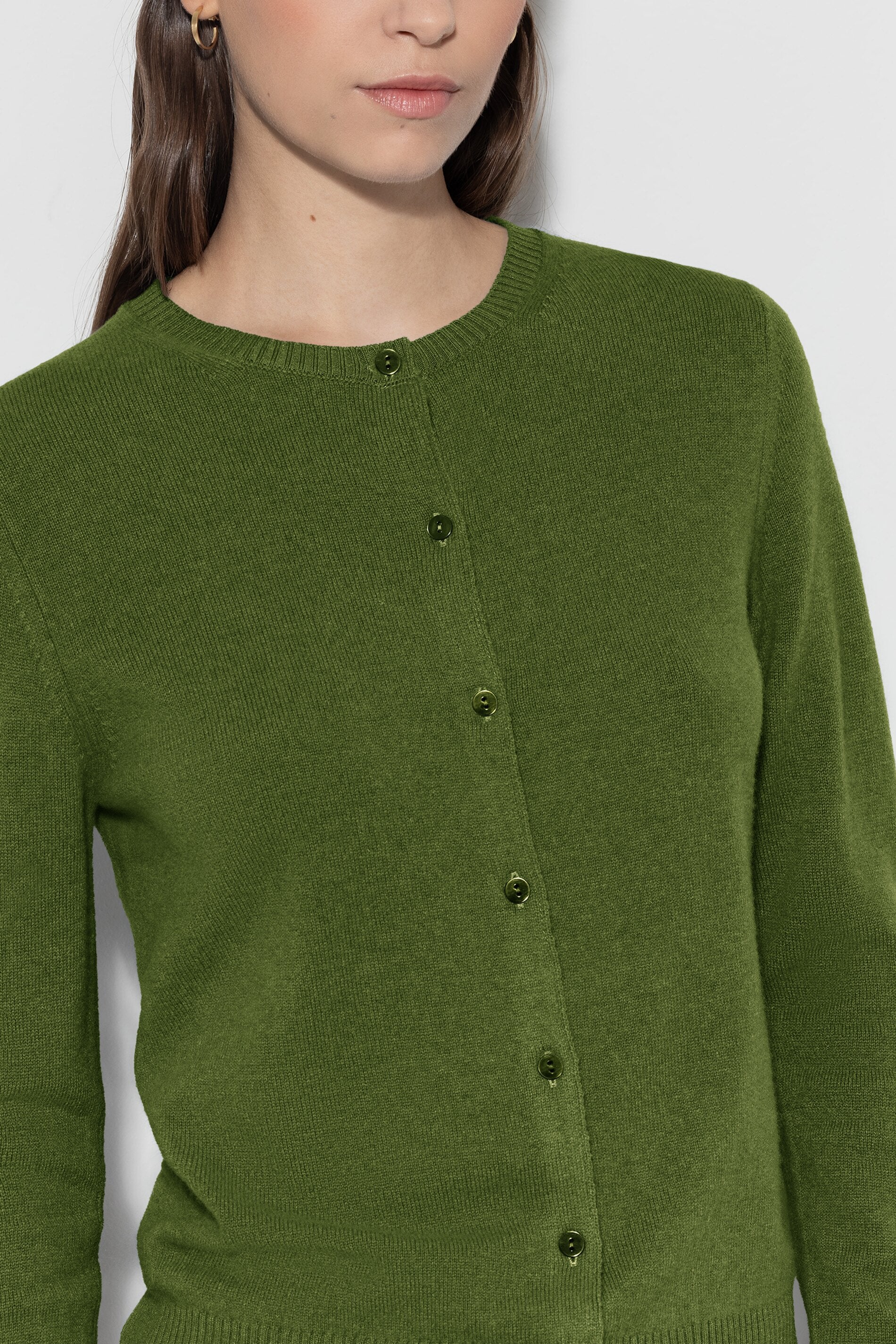 Cardigan aus Kaschmir-Mix - moss green - Standard | Model Detail