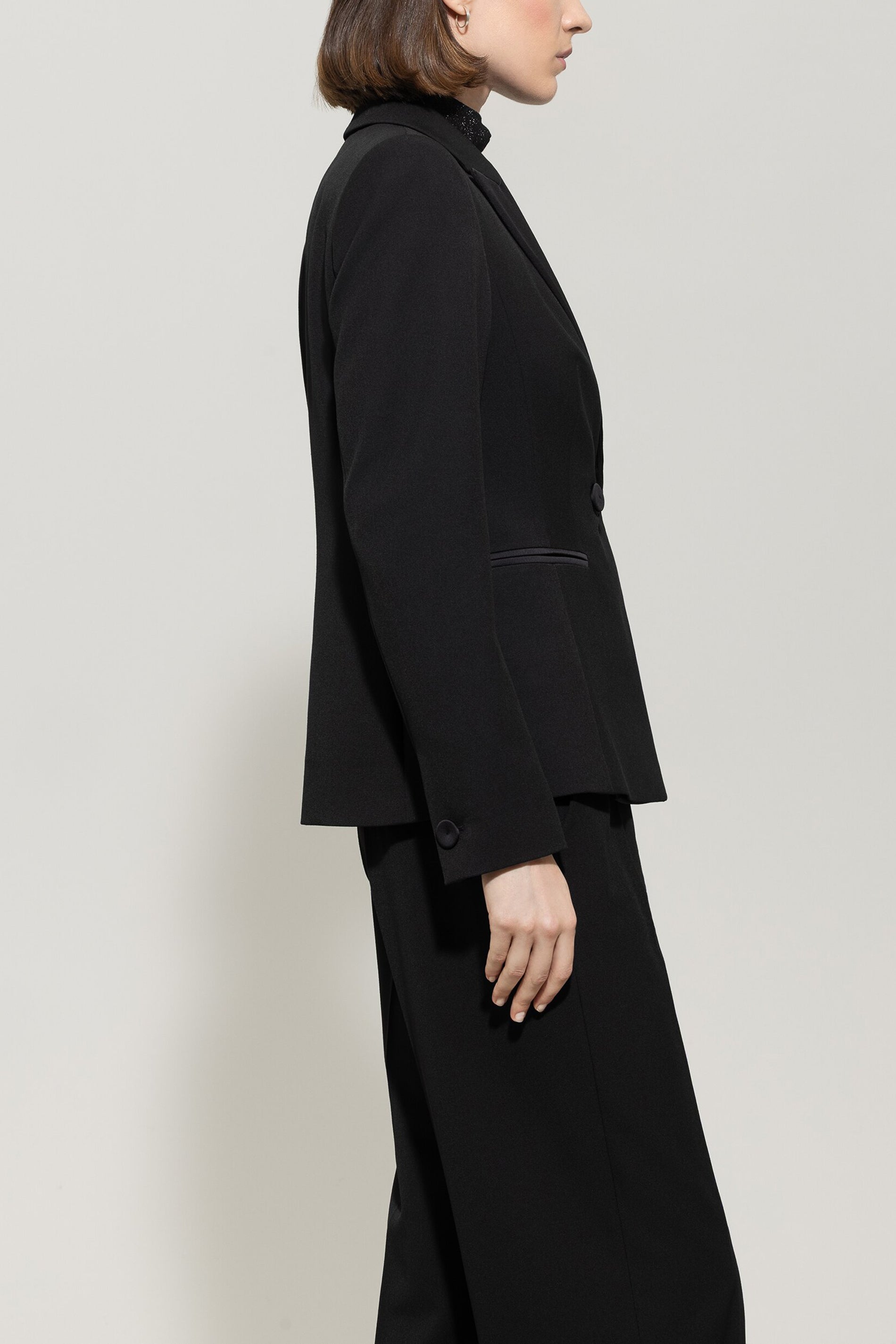 Smoking-Blazer - deep black - mit Patch | Model Seite