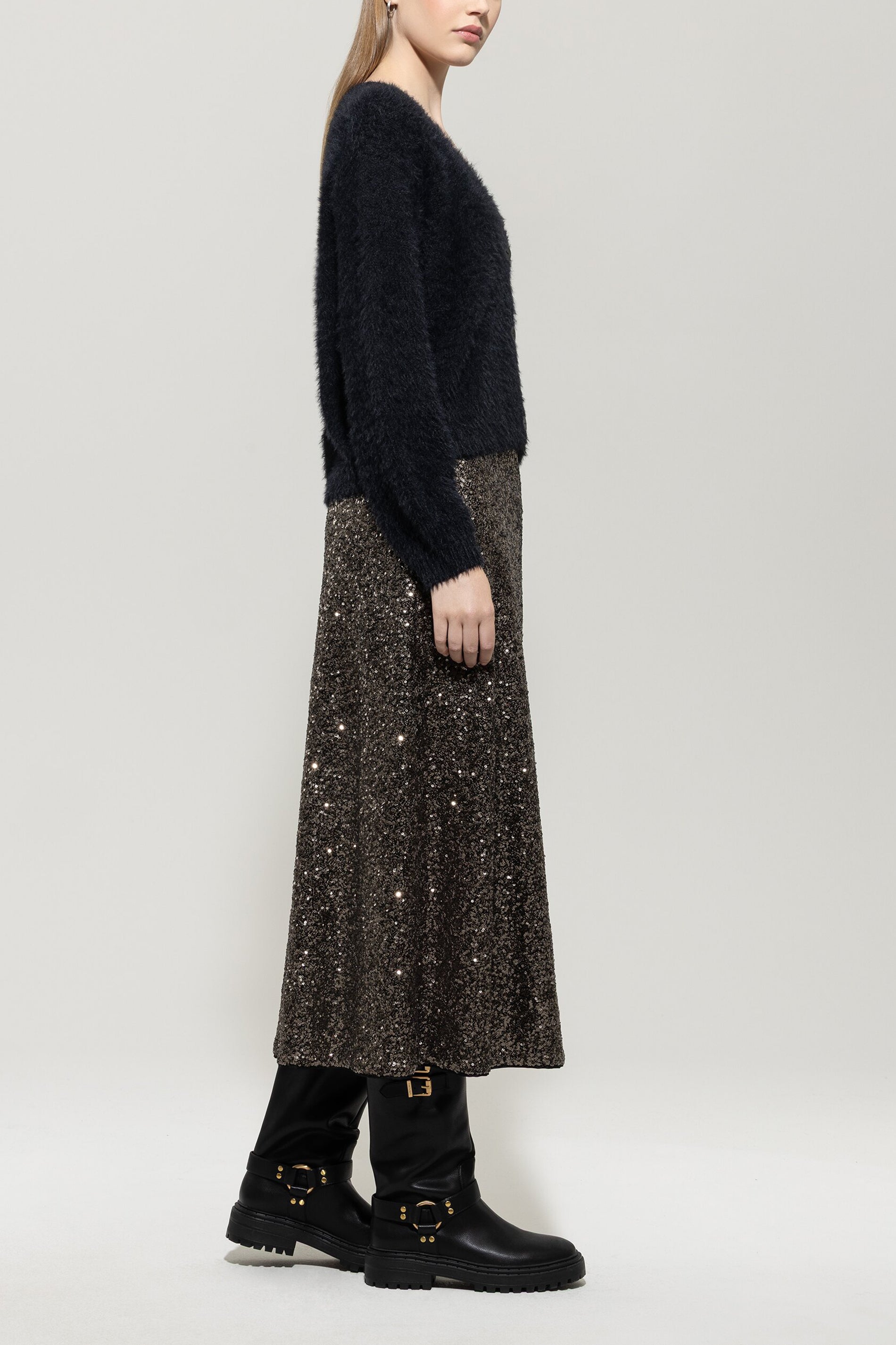 Cardigan aus Woll-Mix - deep black - Standard | Model Seite