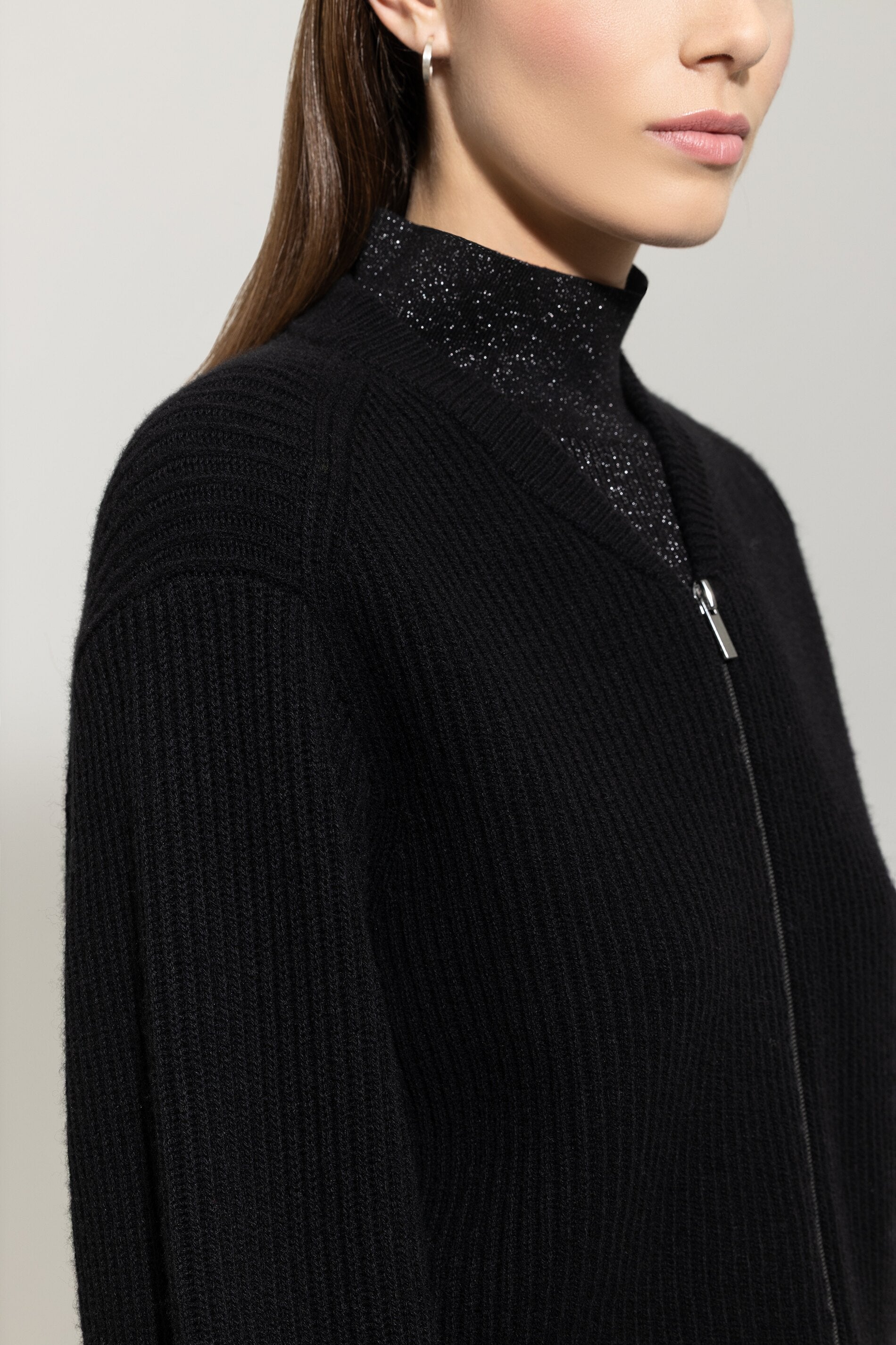 Cardigan in Blouson-Optik - deep black - Standard | Model Detail