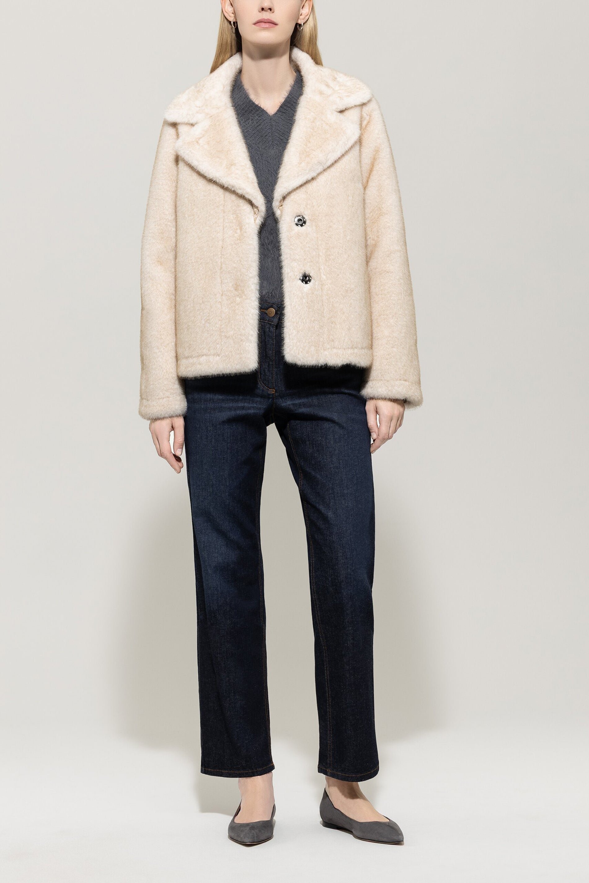 Jacke in Fell-Optik - cream - Standard | Model Front