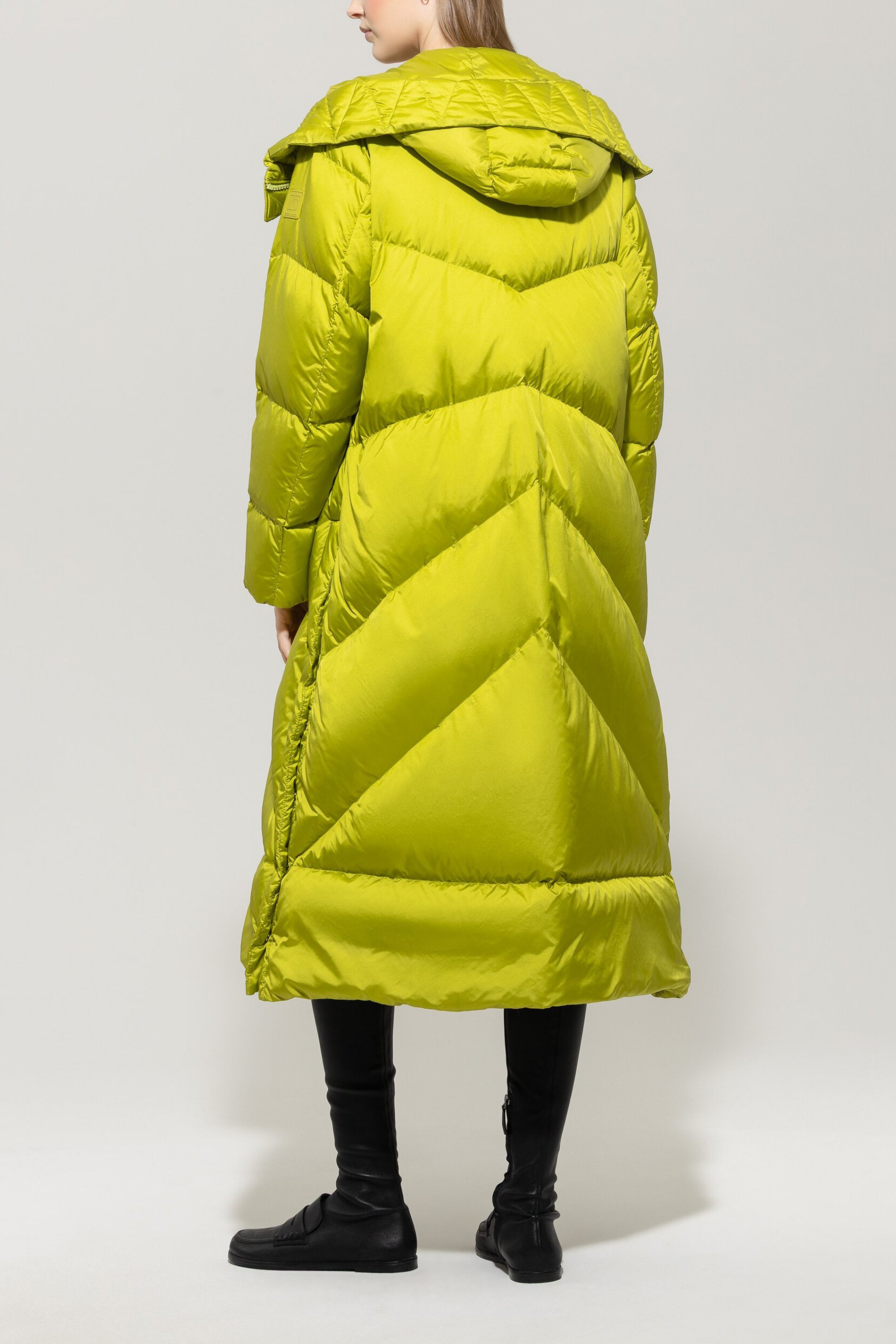 Outdoor-Daunenmantel - acid green - Standard | Model Rück