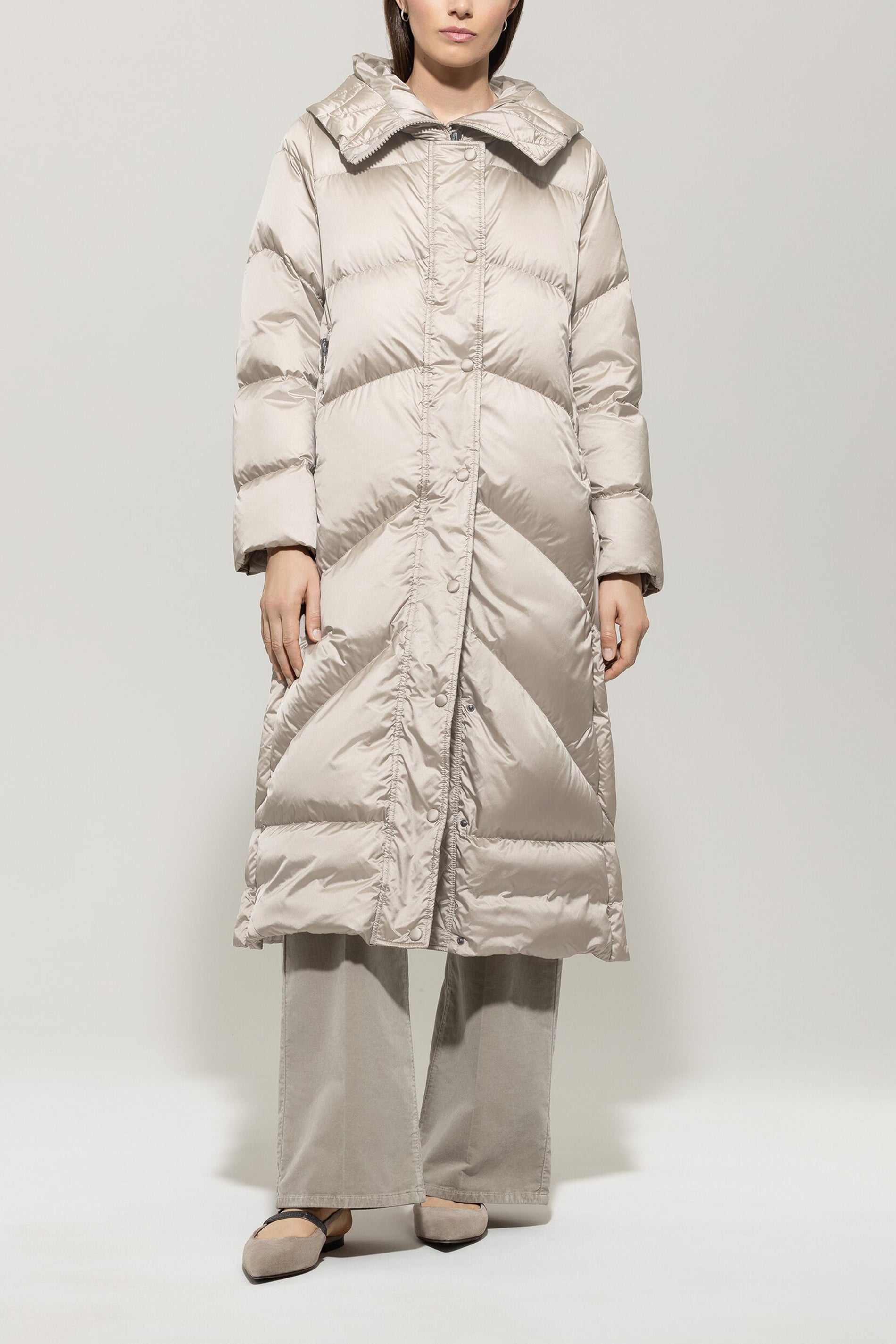 Outdoor-Daunenmantel - oyster - Standard | Model Front