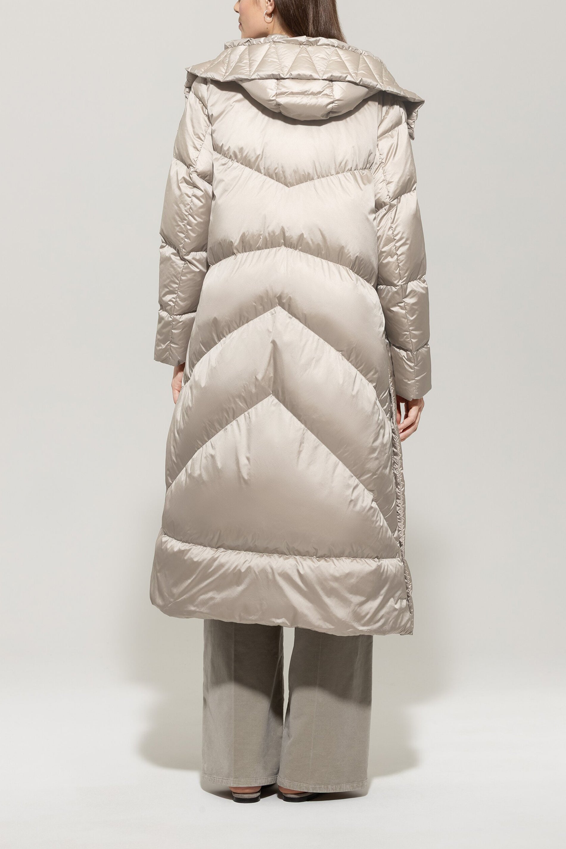 Outdoor-Daunenmantel - oyster - Standard | Model Rück