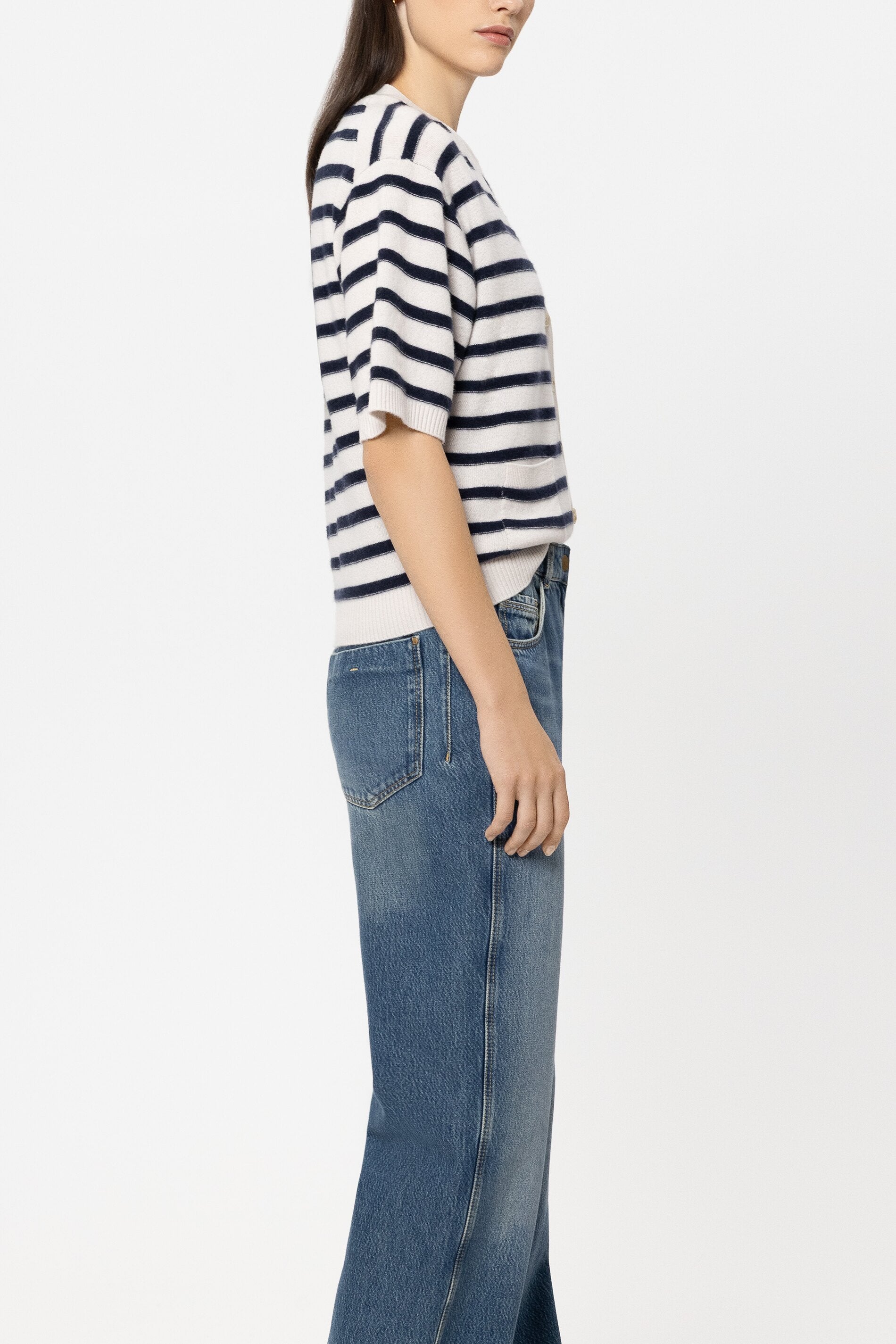 Cardigan aus Kaschmir-Mix - navy blue / cream - Standard | Model Seite