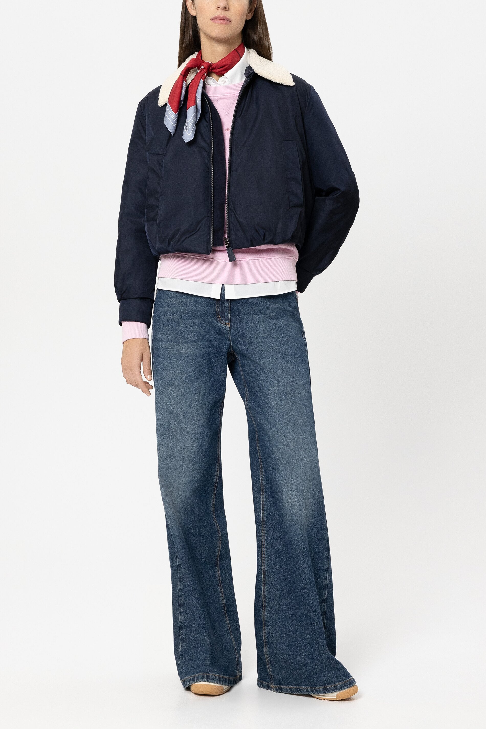 Wendbarer Daunenblouson - navy blue - mit Pelzkragen | Model Front