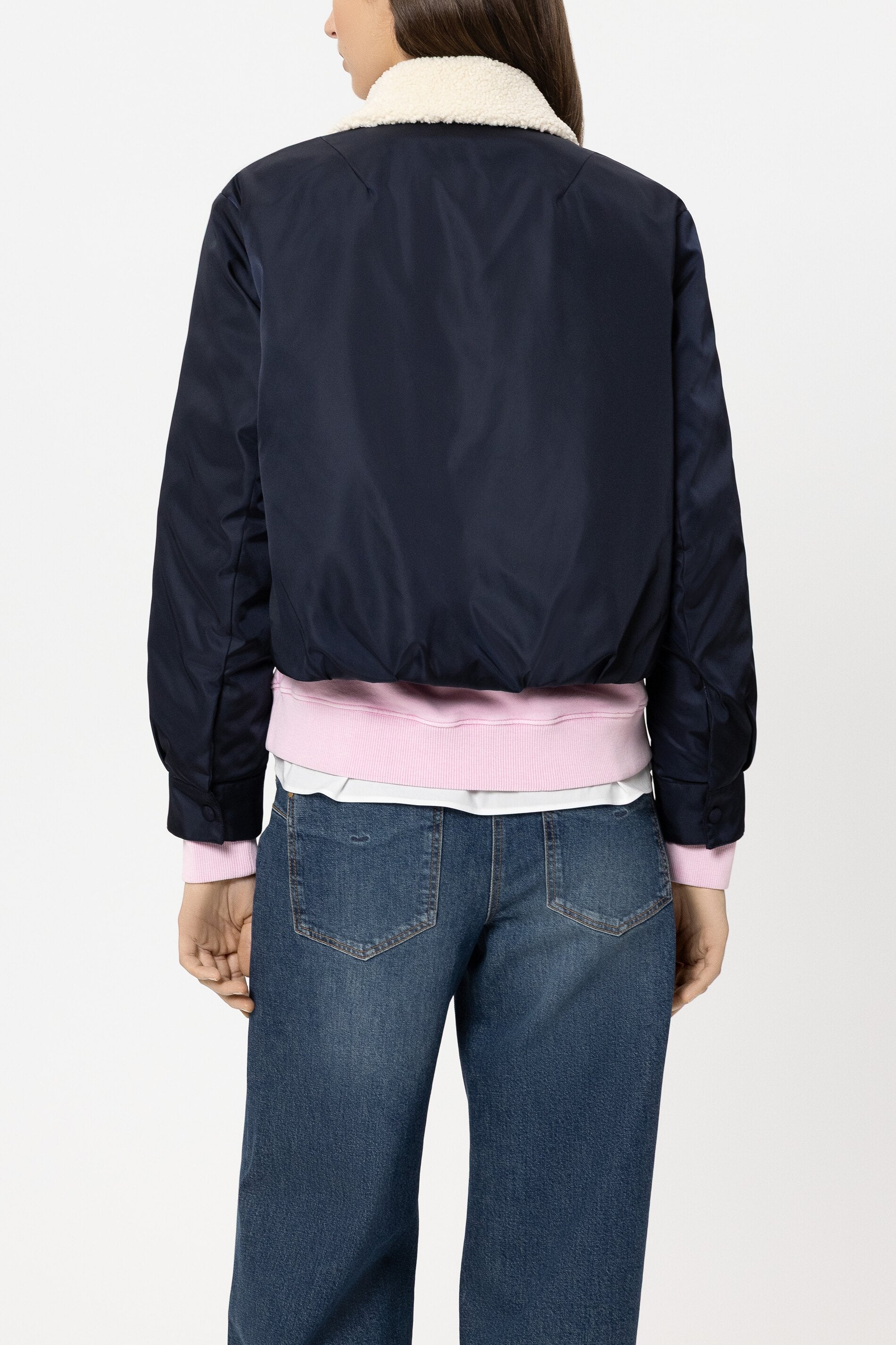 Wendbarer Daunenblouson - navy blue - mit Pelzkragen | Model Rück