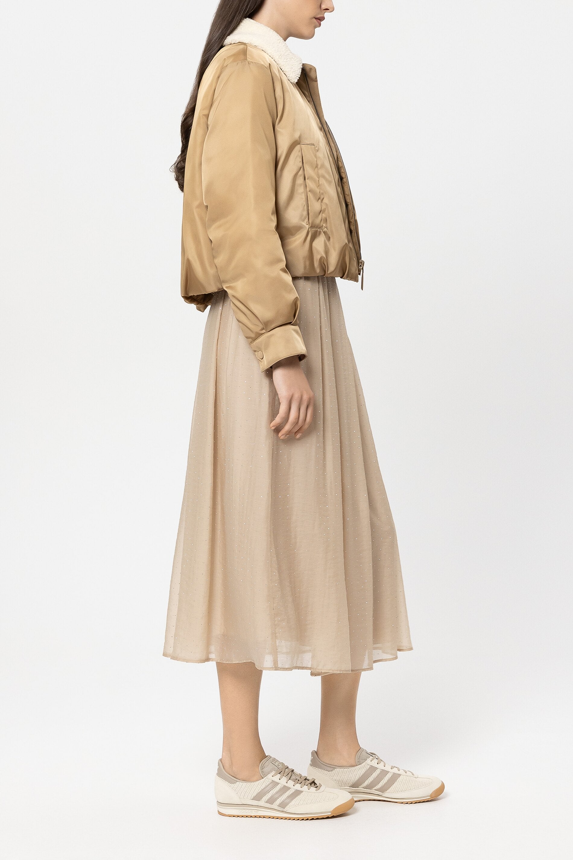 Outdoor-Daunenblouson - golden camel - mit Pelzkragen | Model Seite