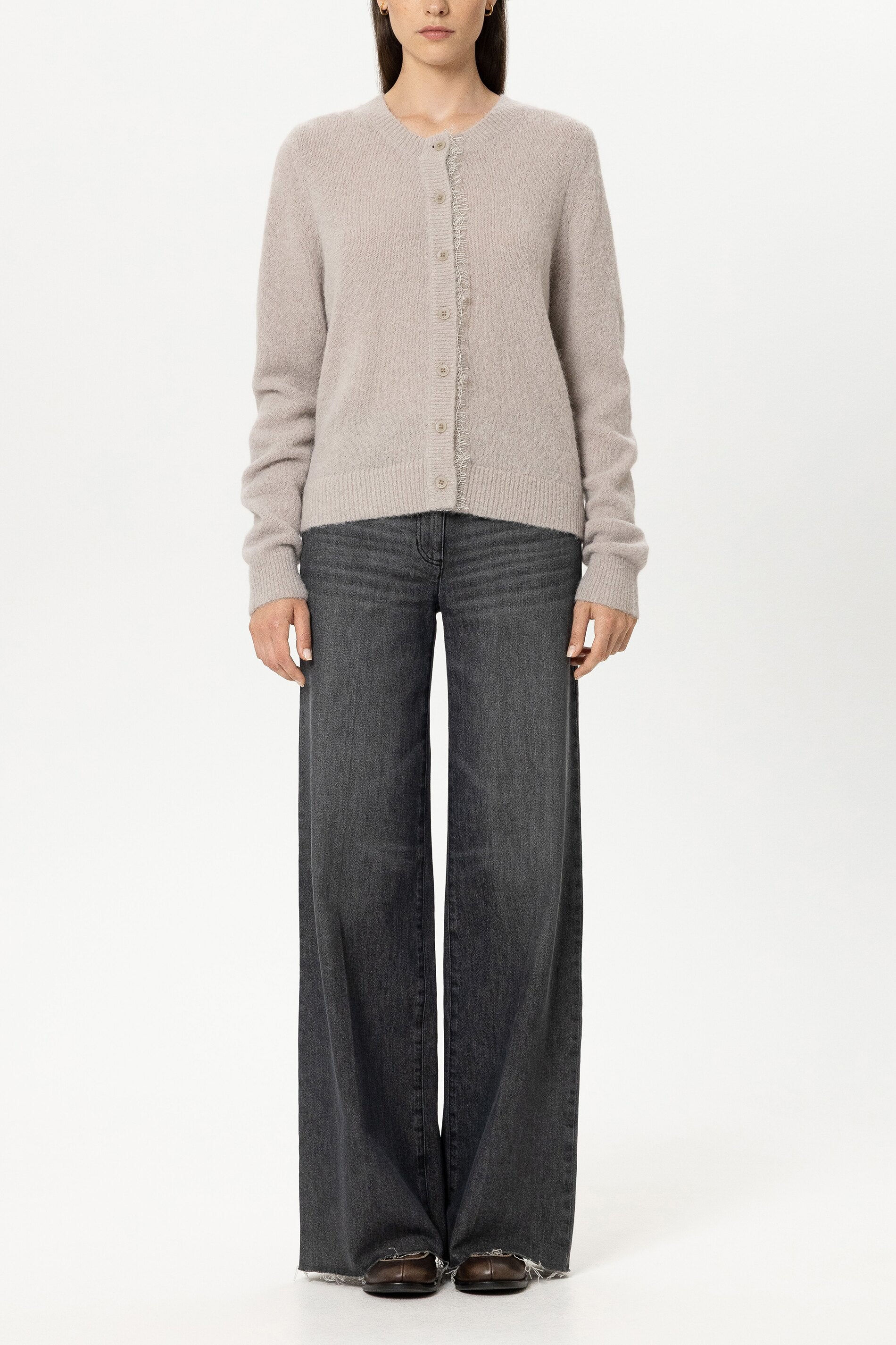 Cardigan mit Spitzendetail - pearl - Standard | Model Front