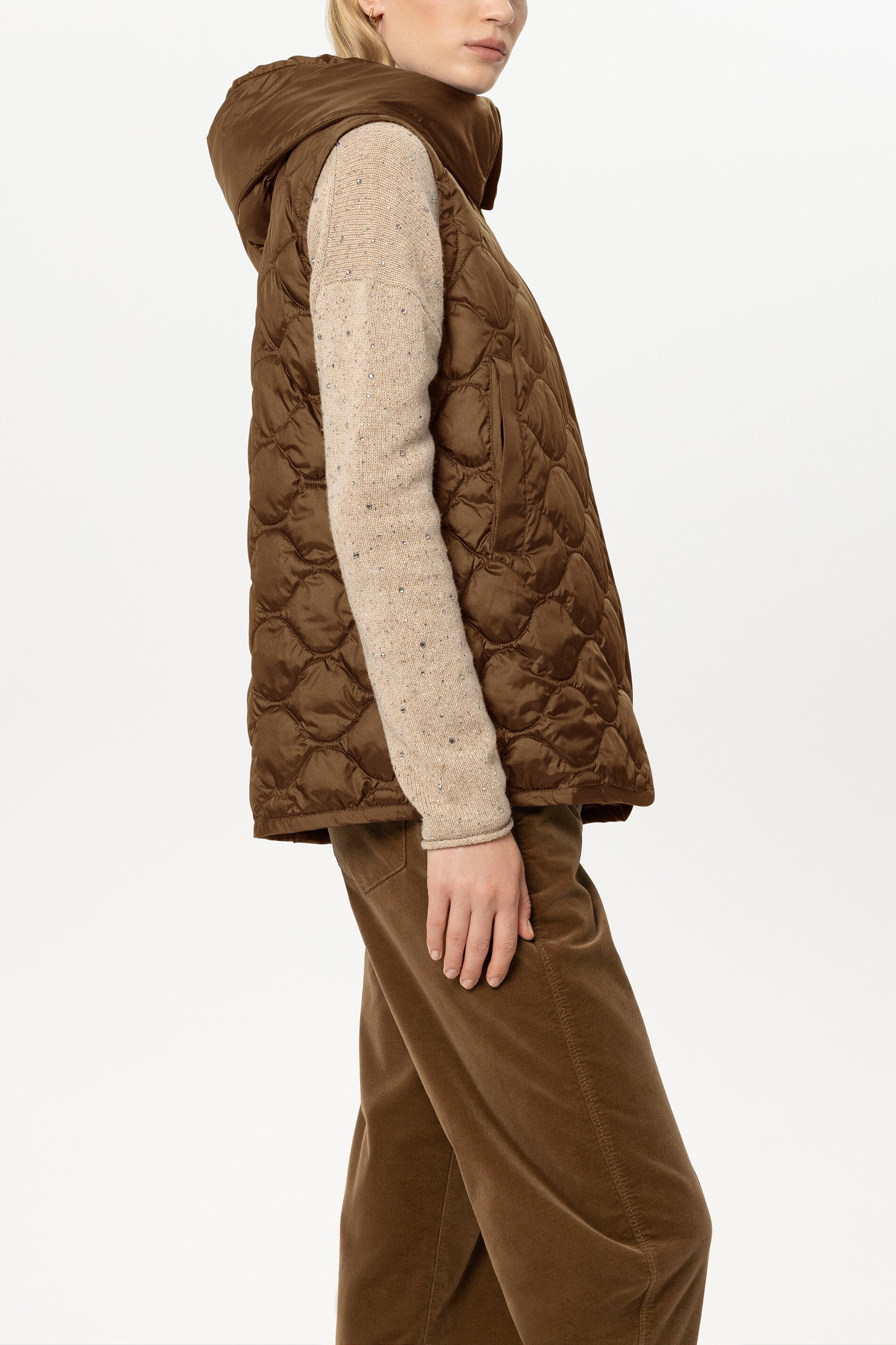 Daunen-Outdoorweste - caramel - Standard | Model Seite