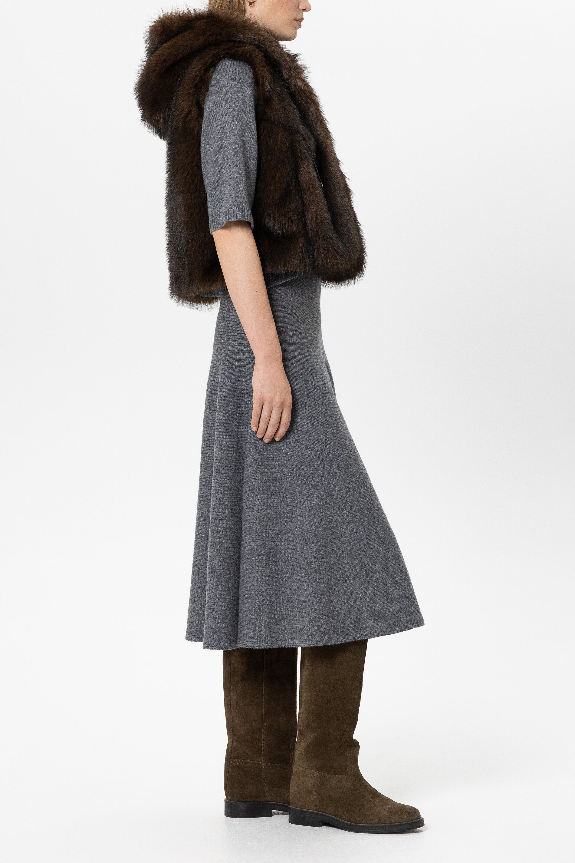 Weste in Fell-Optik - truffle - Standard | Model Seite