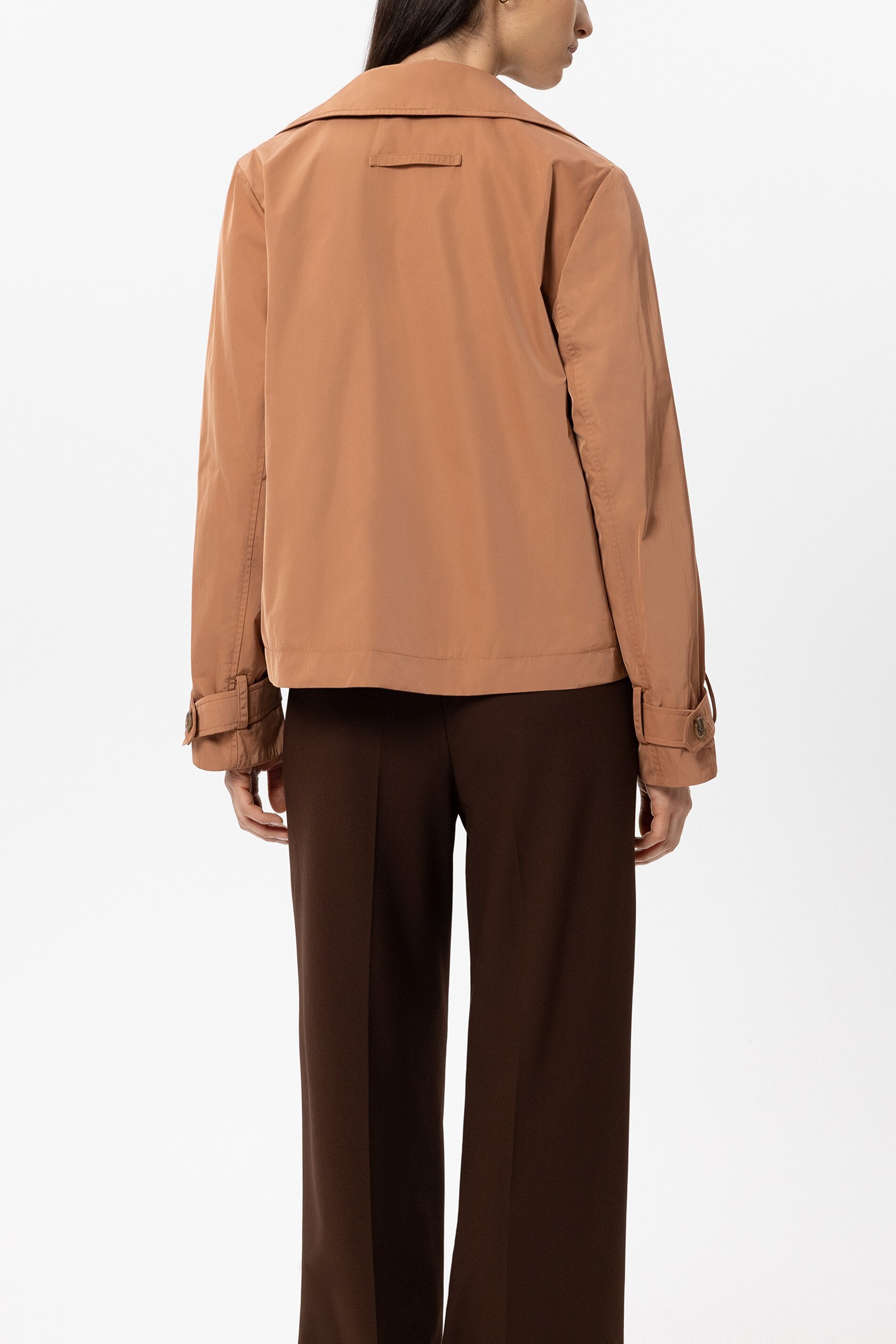 Satin-Trenchjacke - brick - Standard | Model Rück
