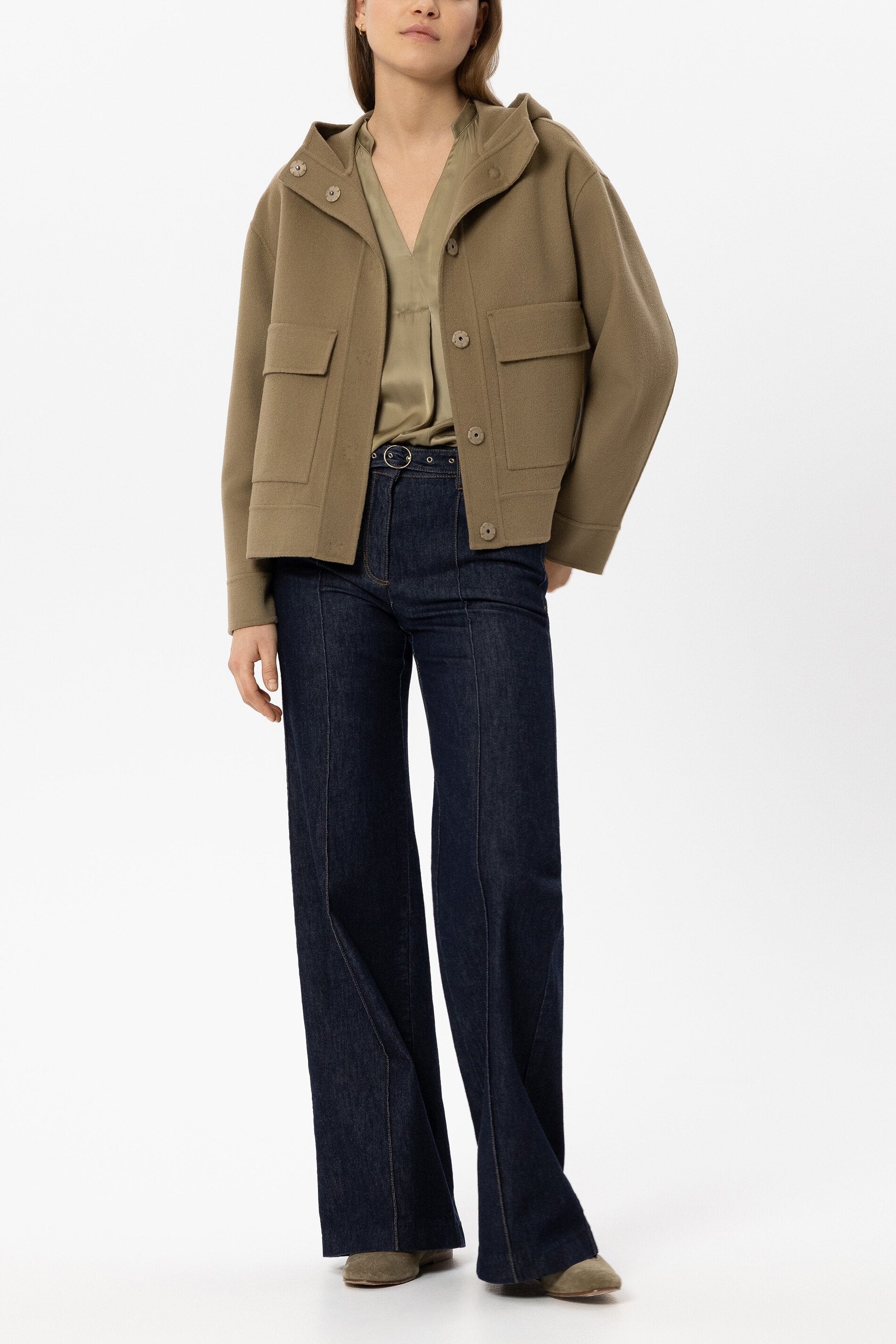 Doubleface-Jacke mit Kapuze - salbei - Standard | Model Front