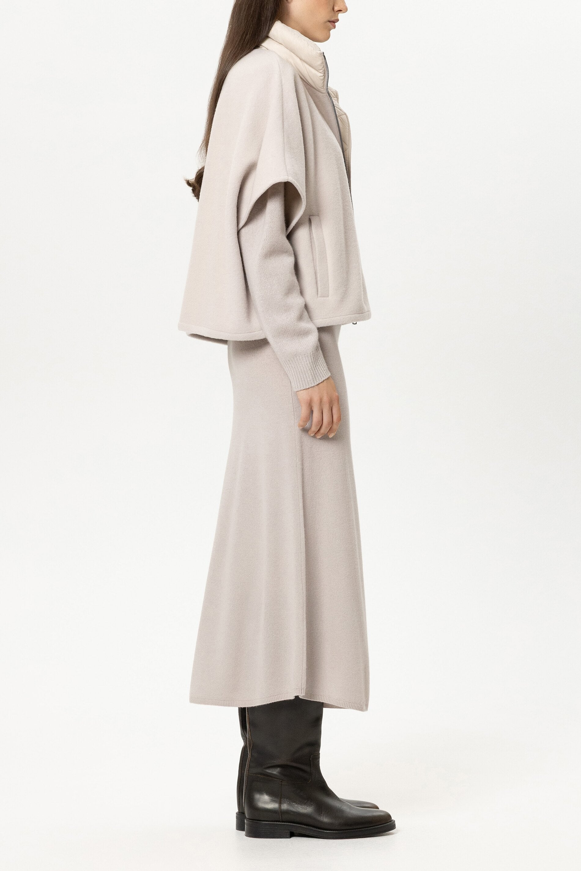 Outdoorcape aus Woll-Mix - pearl - Standard | Model Seite