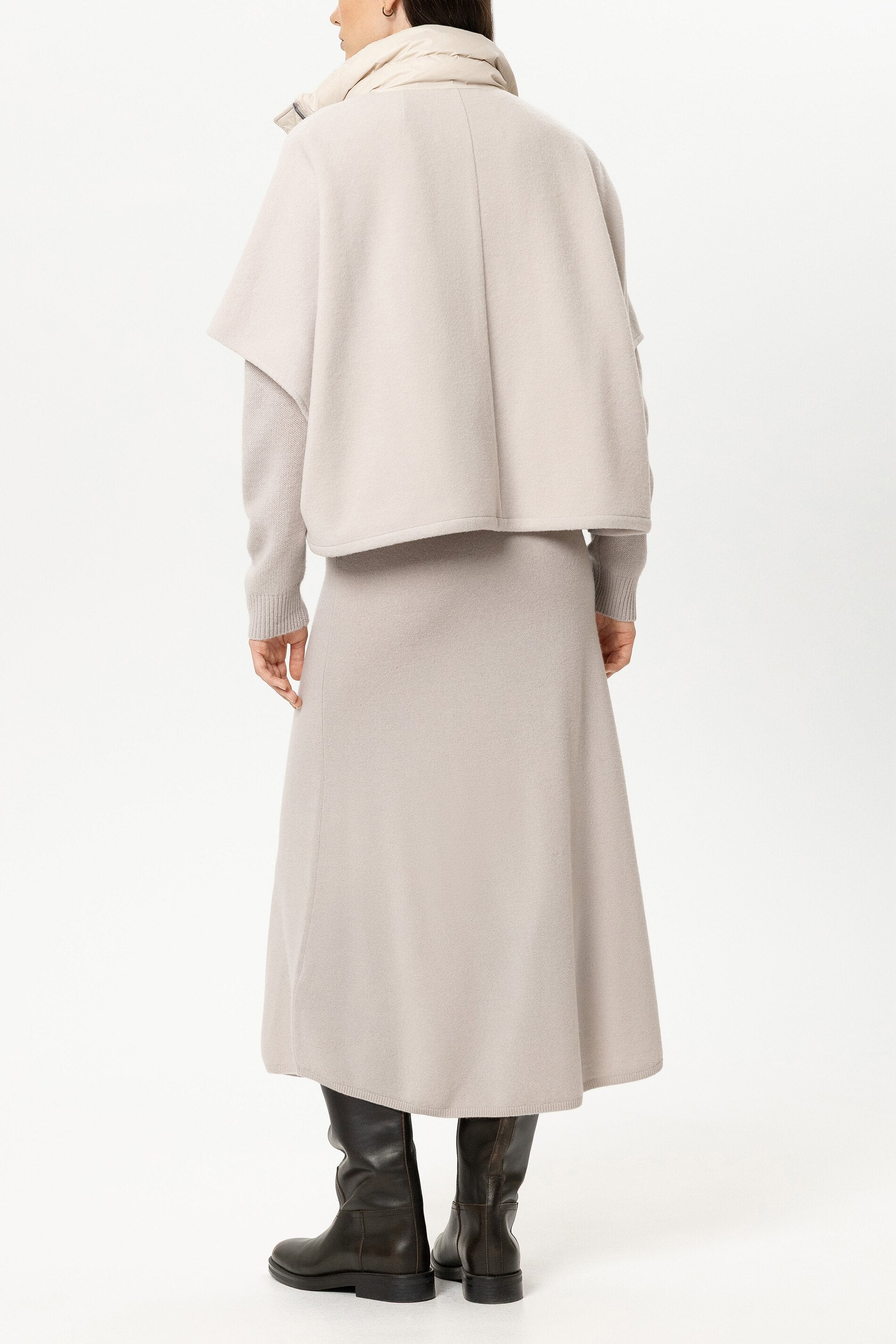 Outdoorcape aus Woll-Mix - pearl - Standard | Model Rück