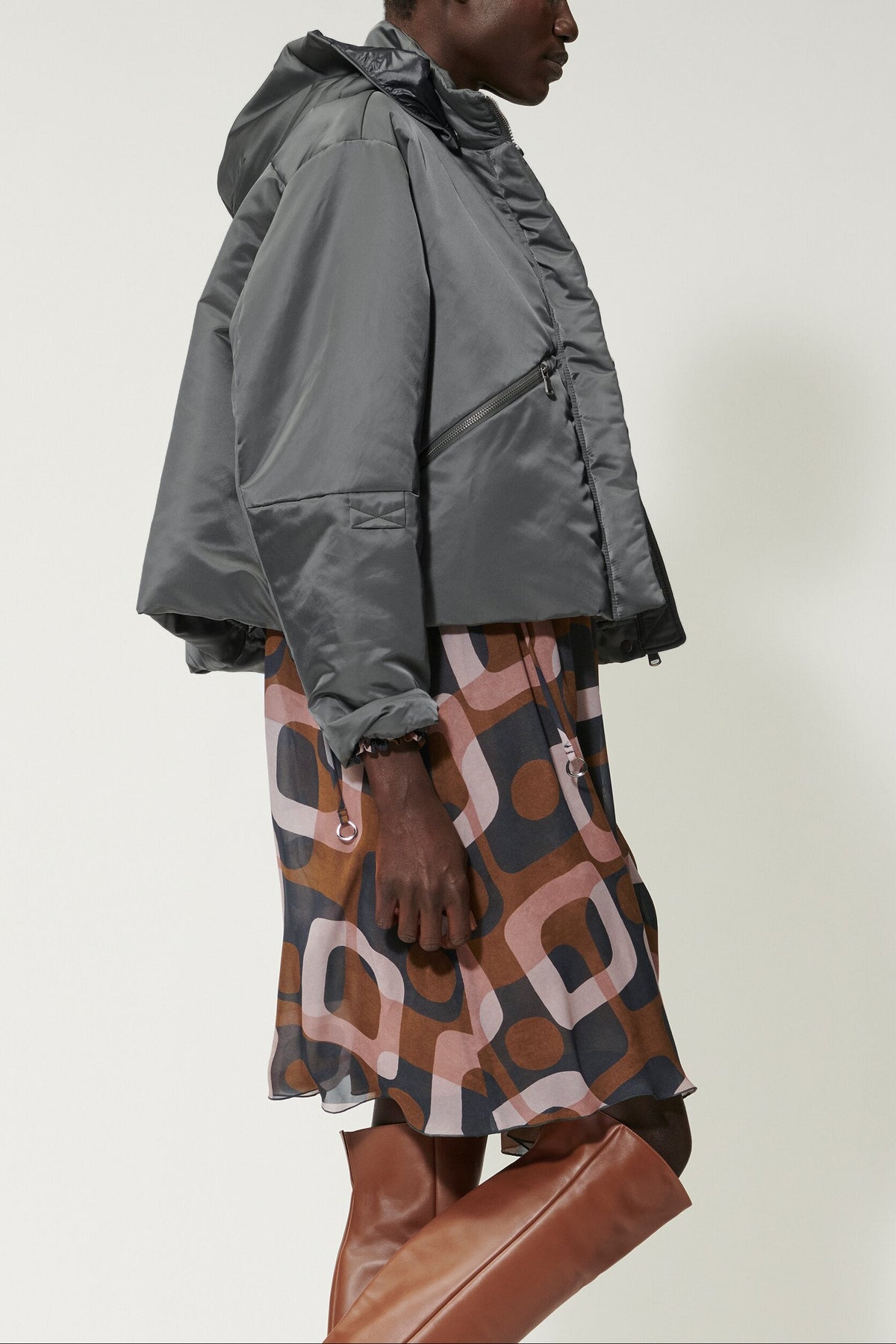Outdoorjacke mit Satinglanz - shiny anthracite - Standard | Model Seite